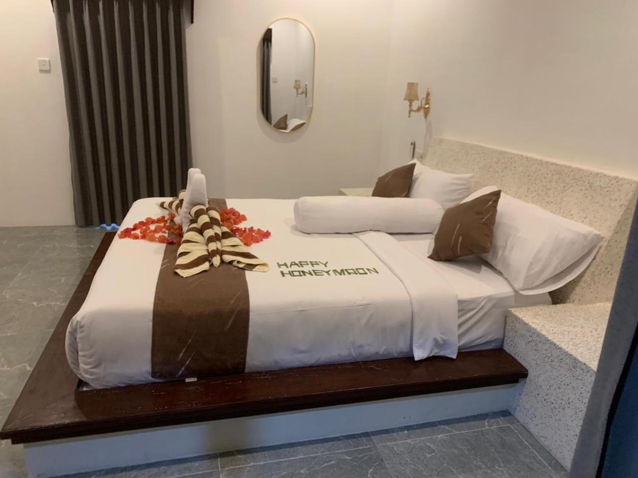 Deluxe King Room photo 1