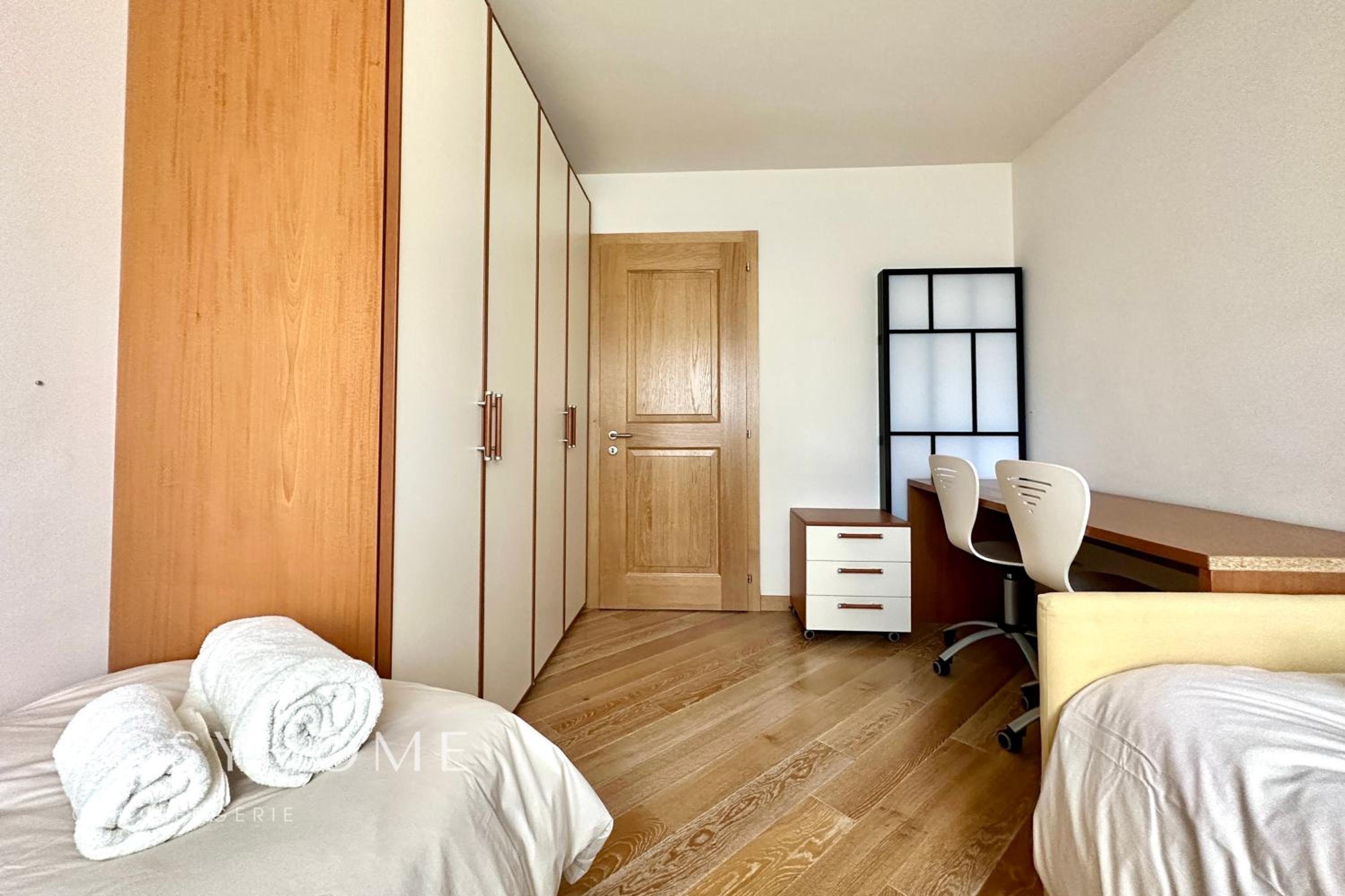 Three-Bedroom Apartment with Balcony photo 2
