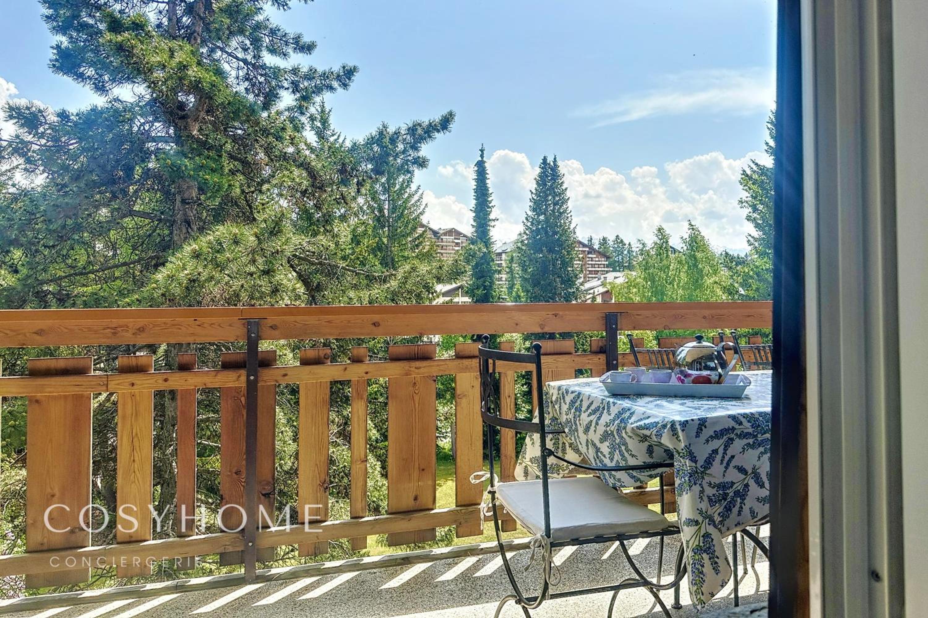 Three-Bedroom Apartment with Balcony photo 1