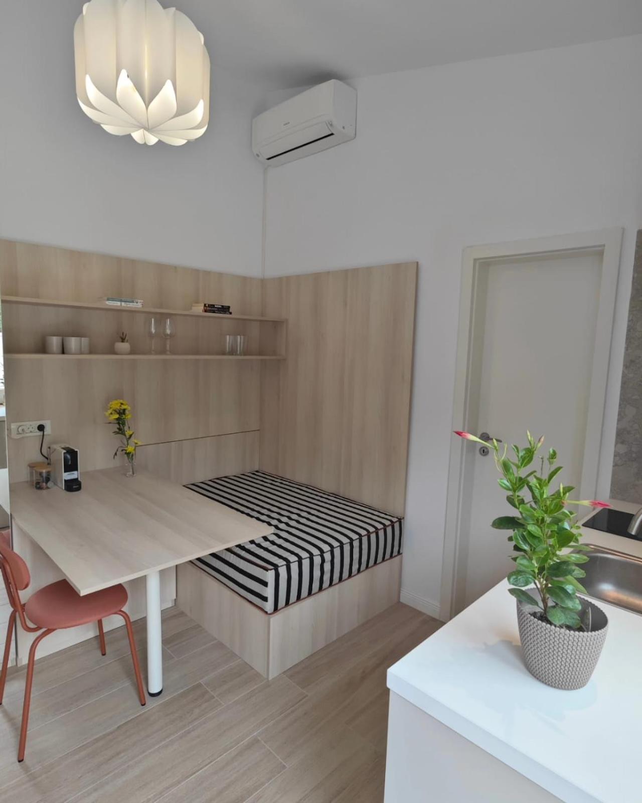 One-Bedroom Apartment photo 3