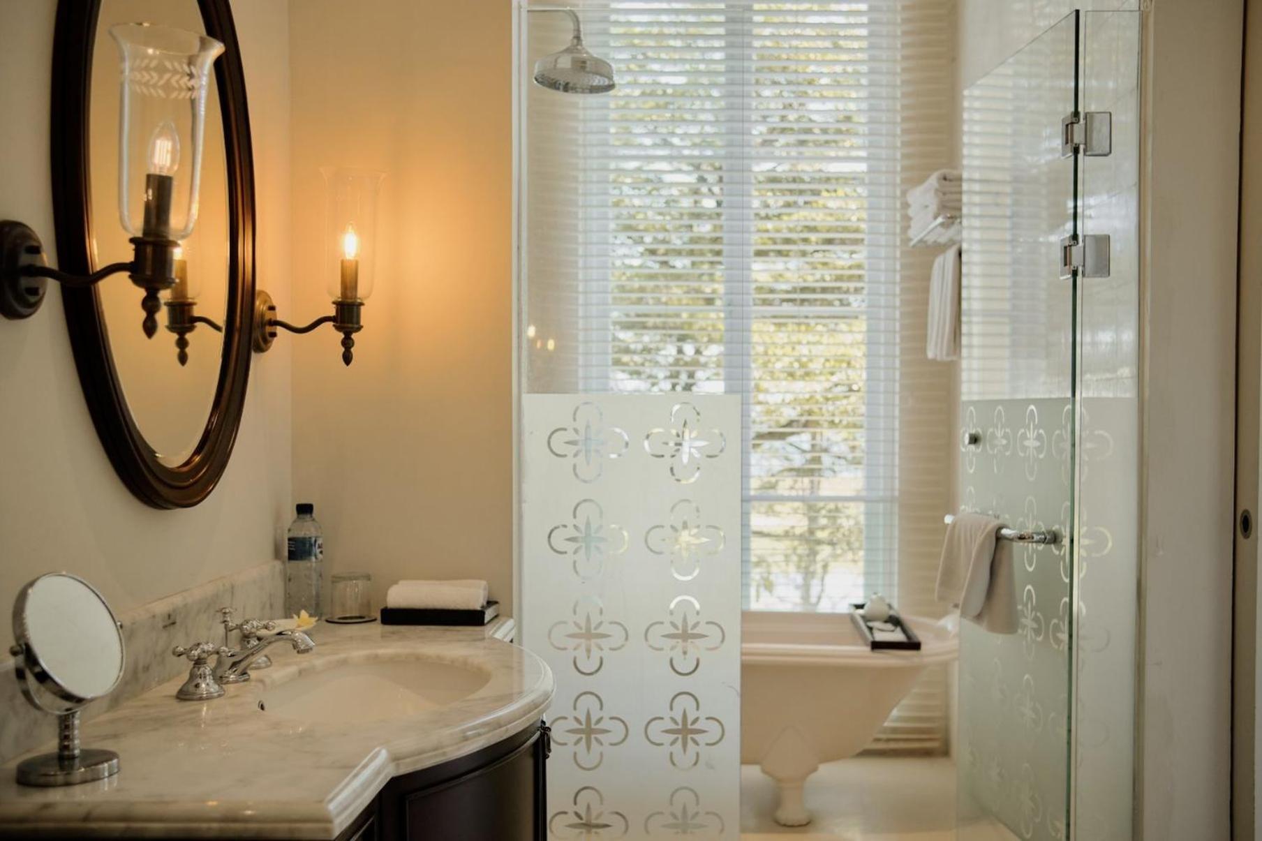King Suite with Ocean View photo 3