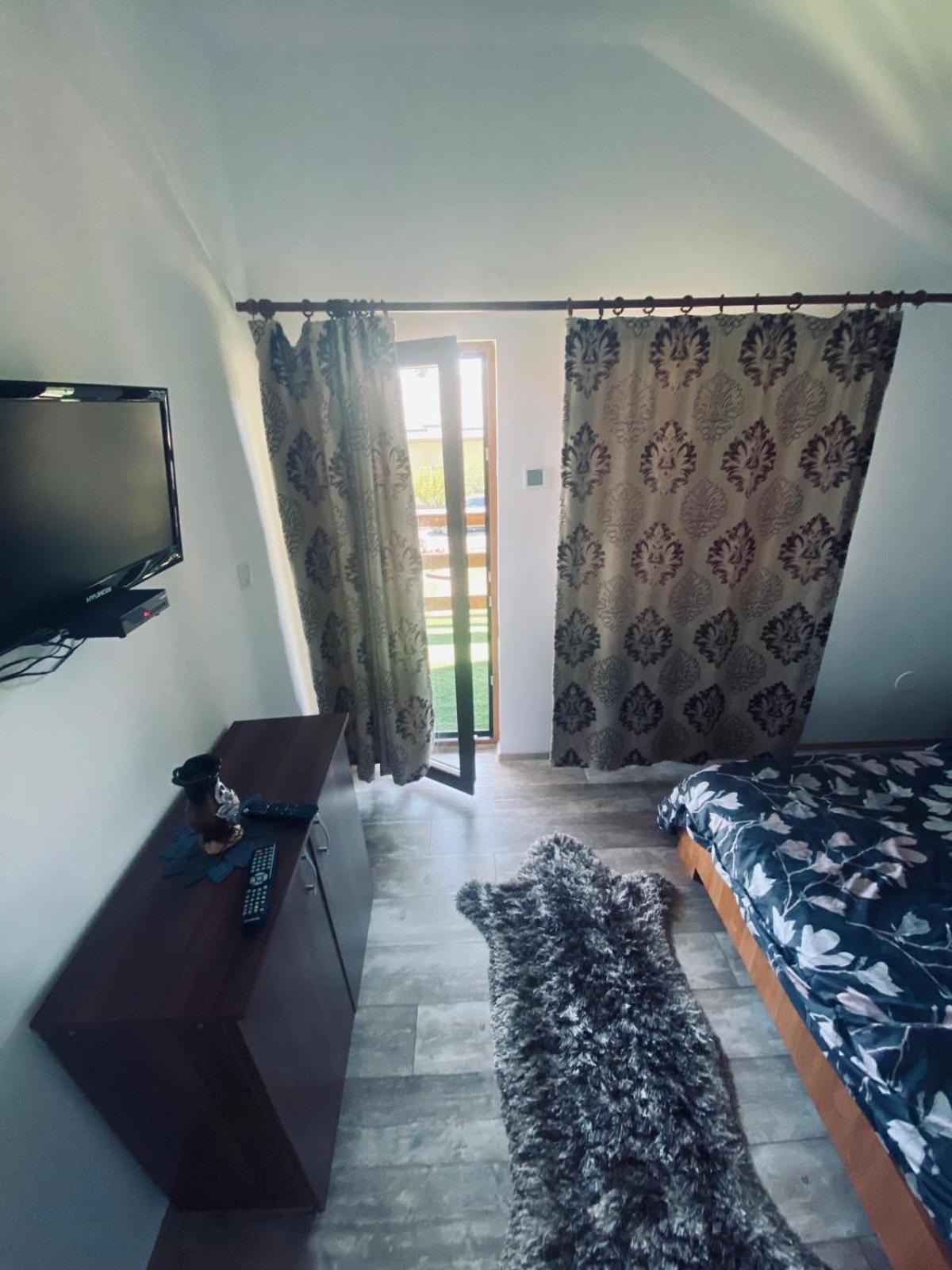 Three-Bedroom House photo 3