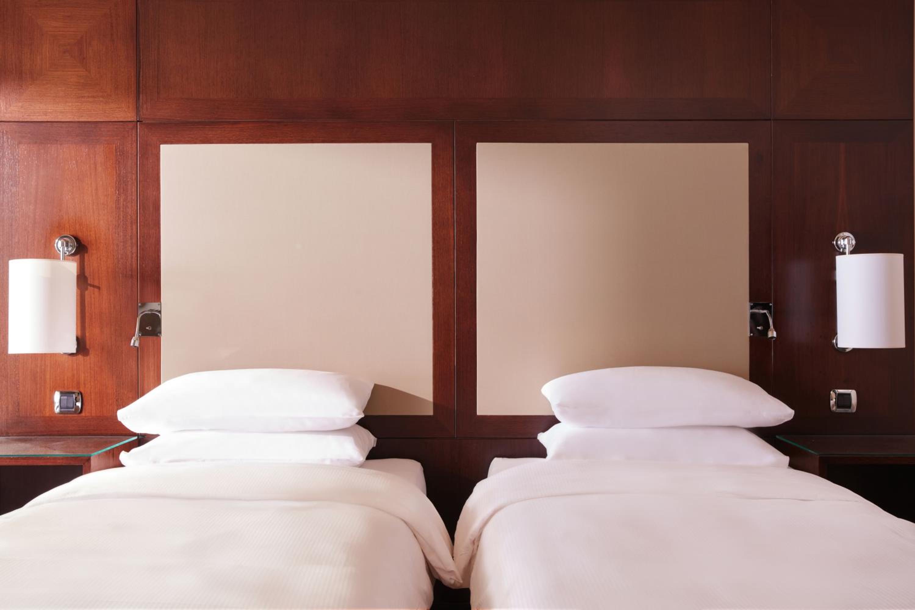 One Twin Bed and 2 Adults Occupancy (Non Smoking)