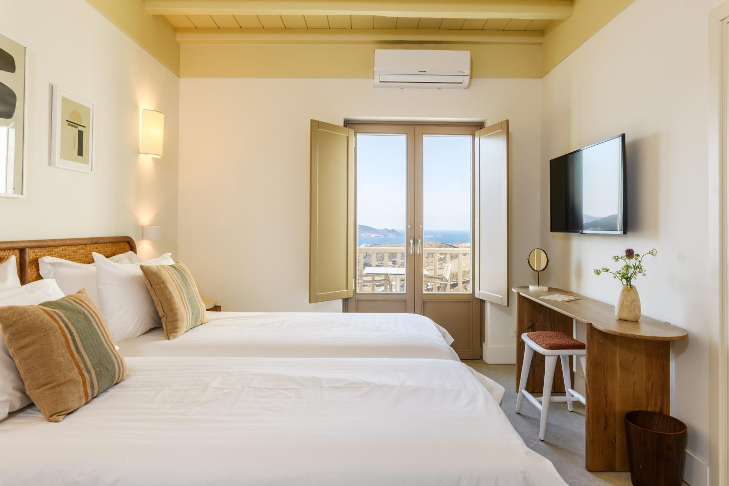 Double Room with Sea and Pool View - Photo 1