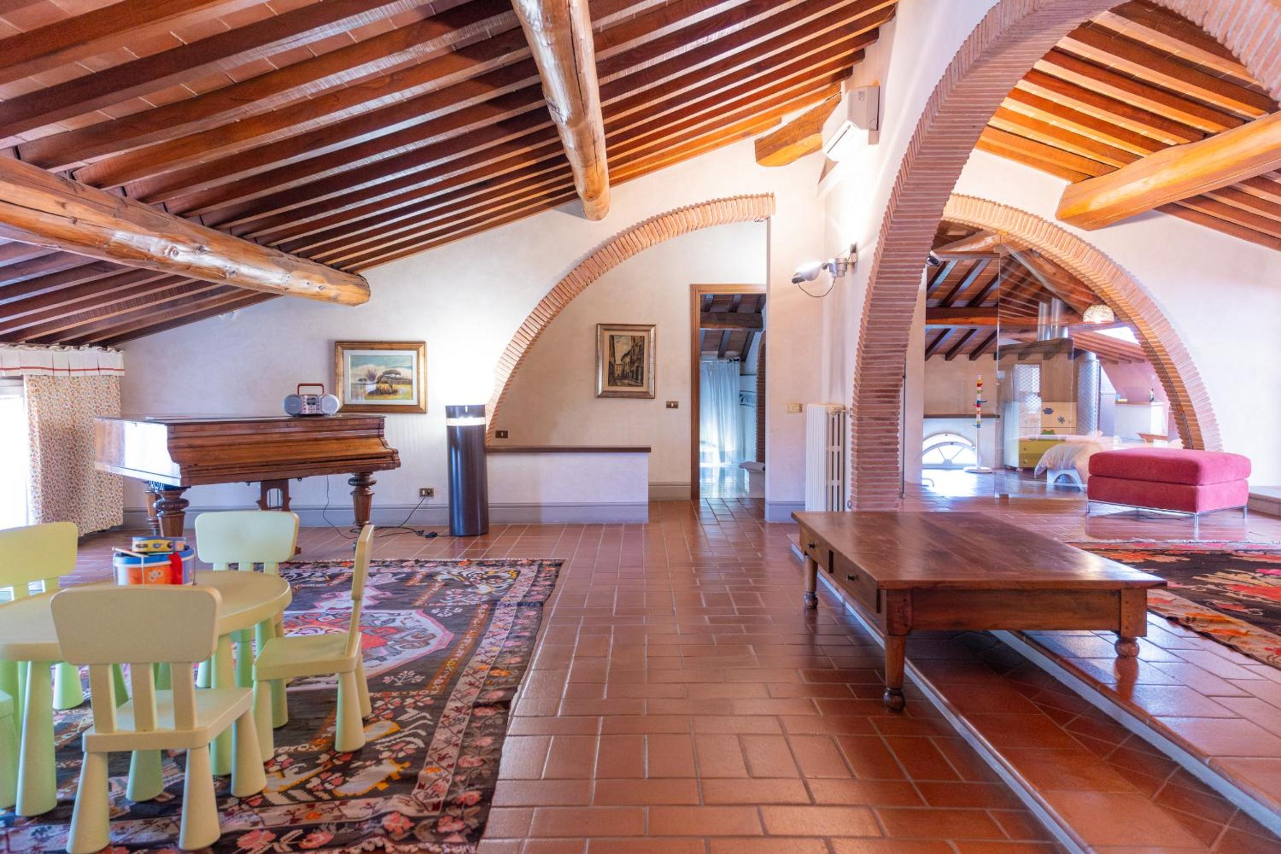 Six-Bedroom Villa  photo 2
