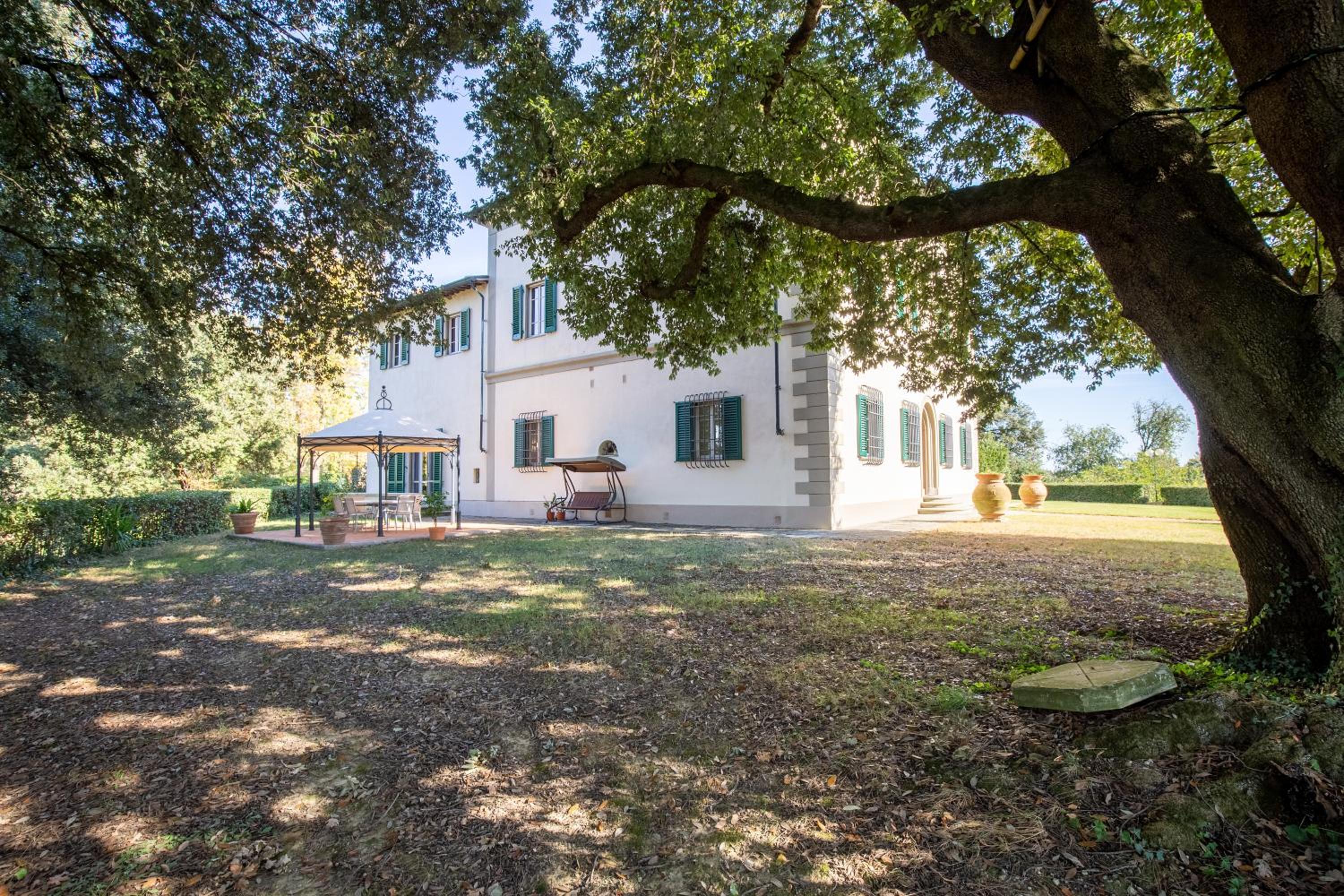 Six-Bedroom Villa  photo 3