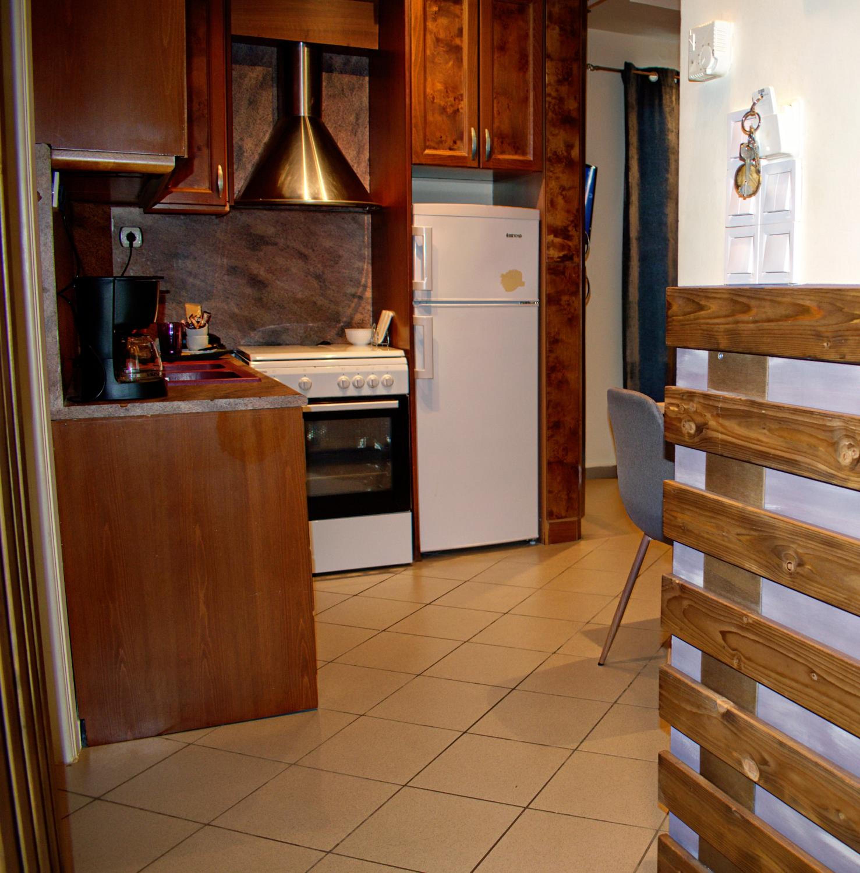 Apartment with Terrace - Photo 2