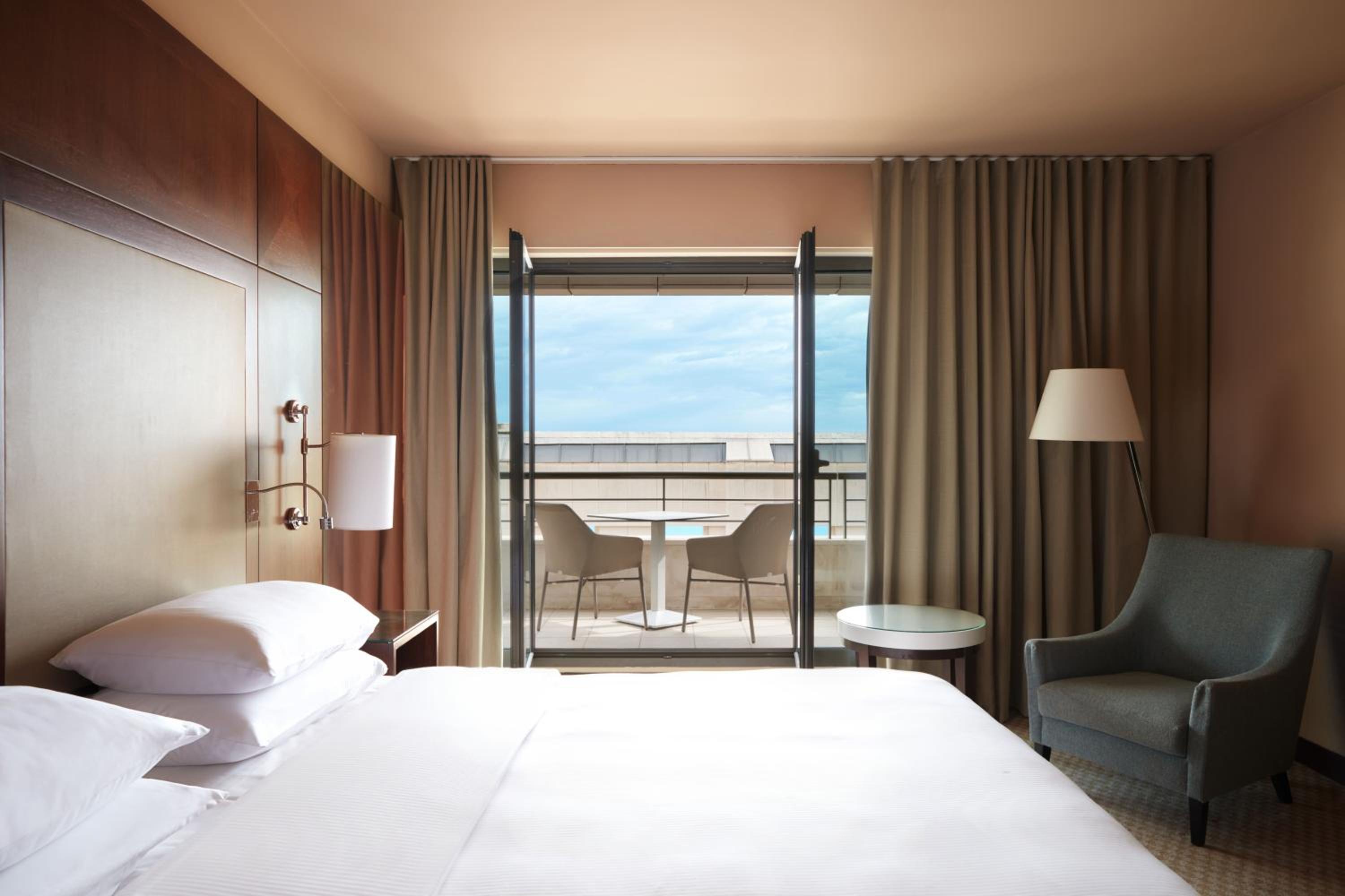 King Room with Partial Sea View