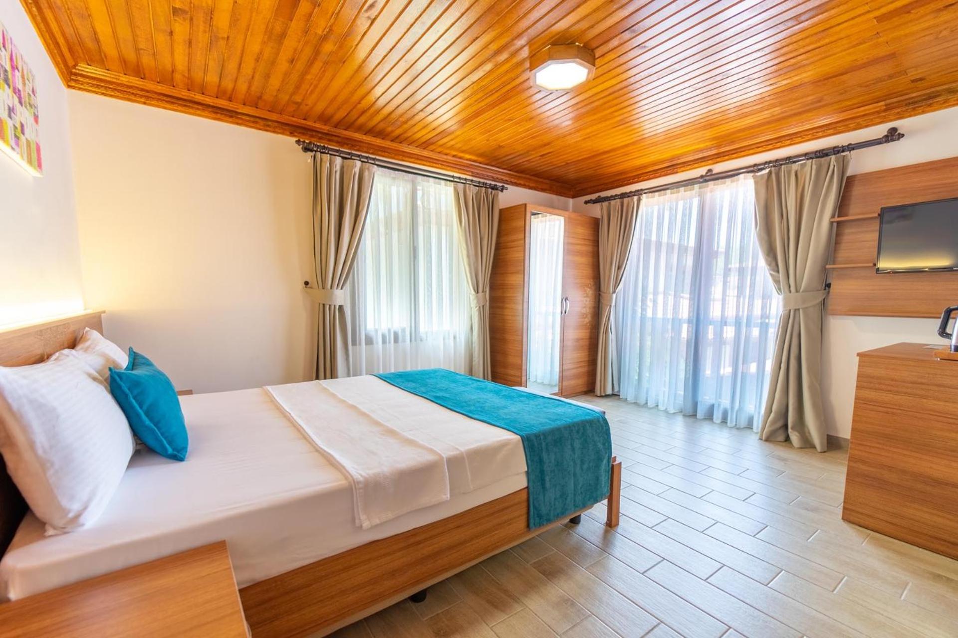 Budget Double Room photo 3