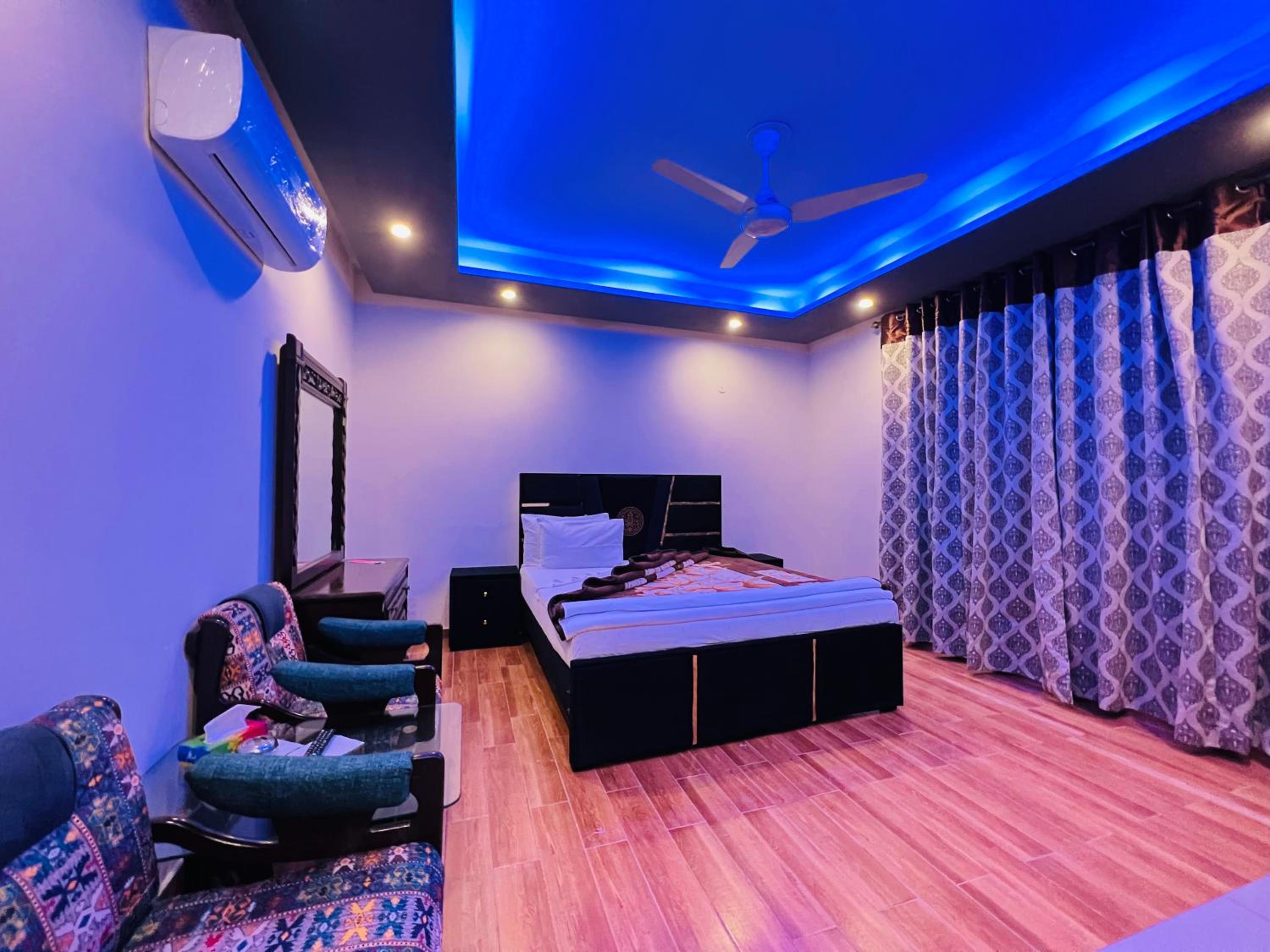 Deluxe Double Room (2 Adults + 1 Child) photo 2
