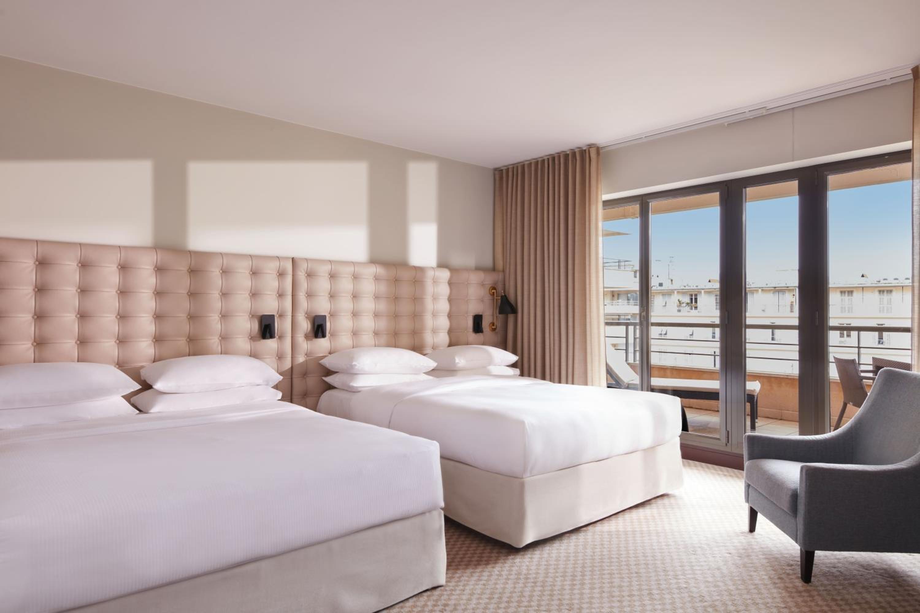 Deluxe Queen Room with Two Queen Beds (Non Smoking)