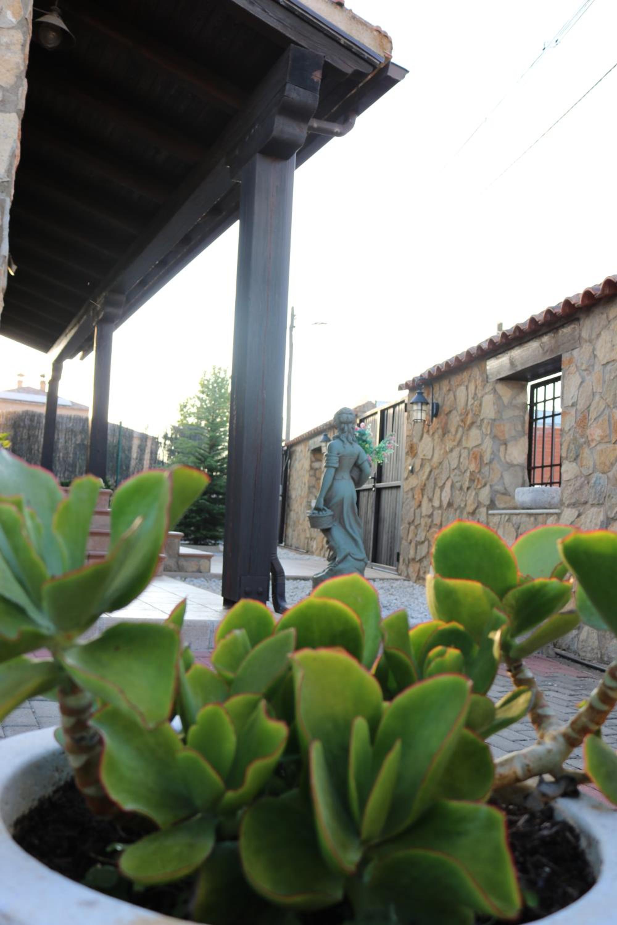 Four-Bedroom House photo 2