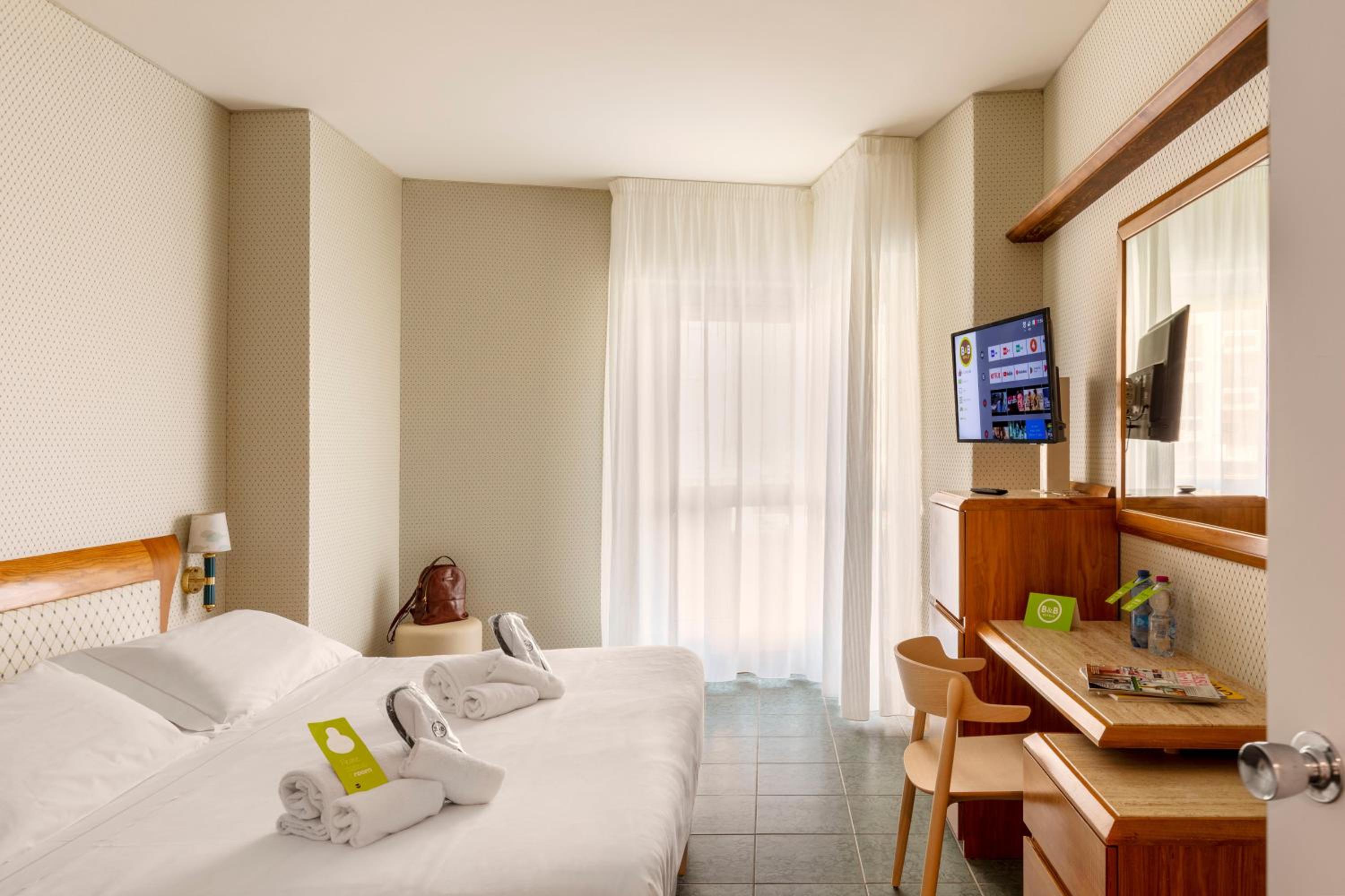 Deluxe Room - Photo 3