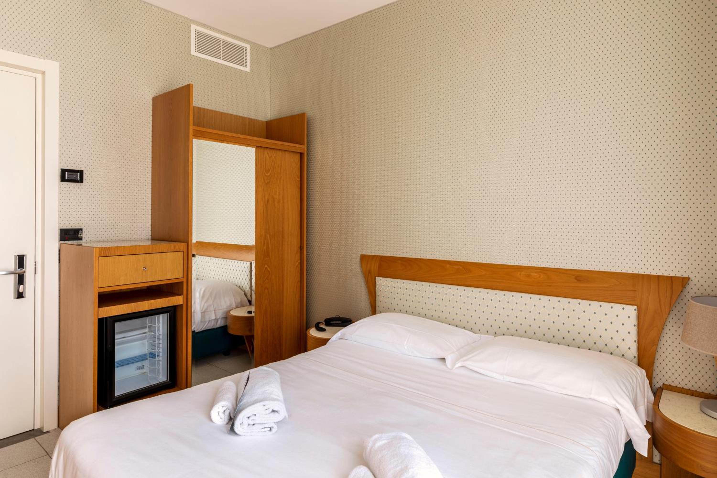 Standard Double Room - Photo 2