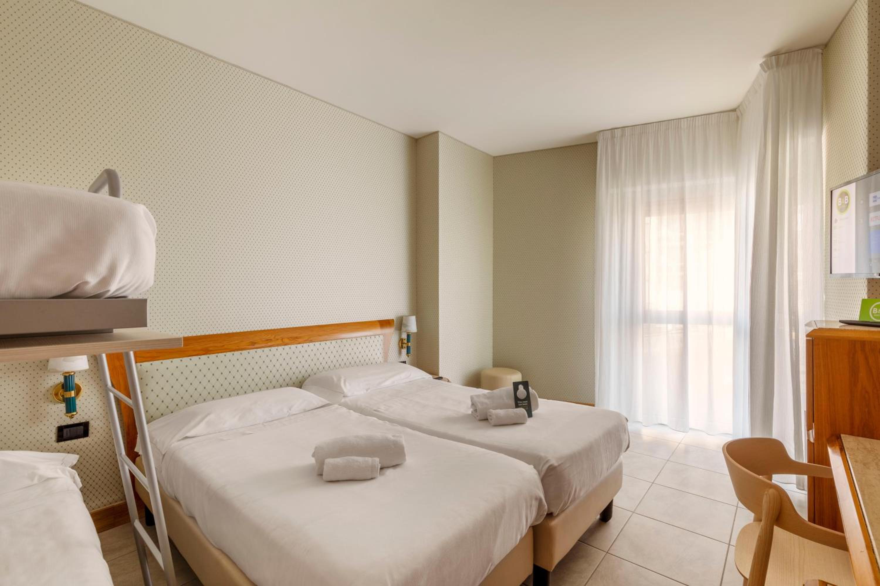 Standard Quadruple Room - Photo 4
