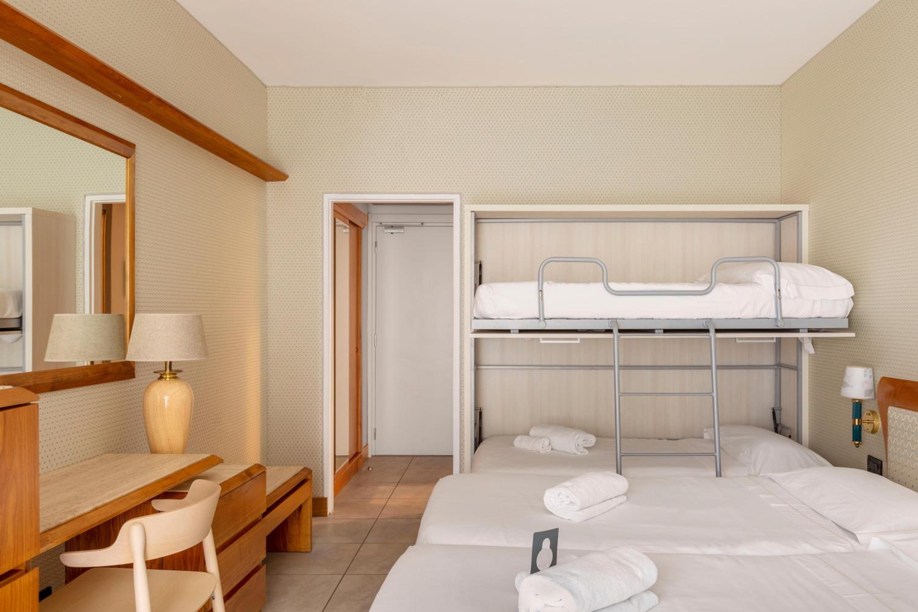 Standard Quadruple Room - Photo 3
