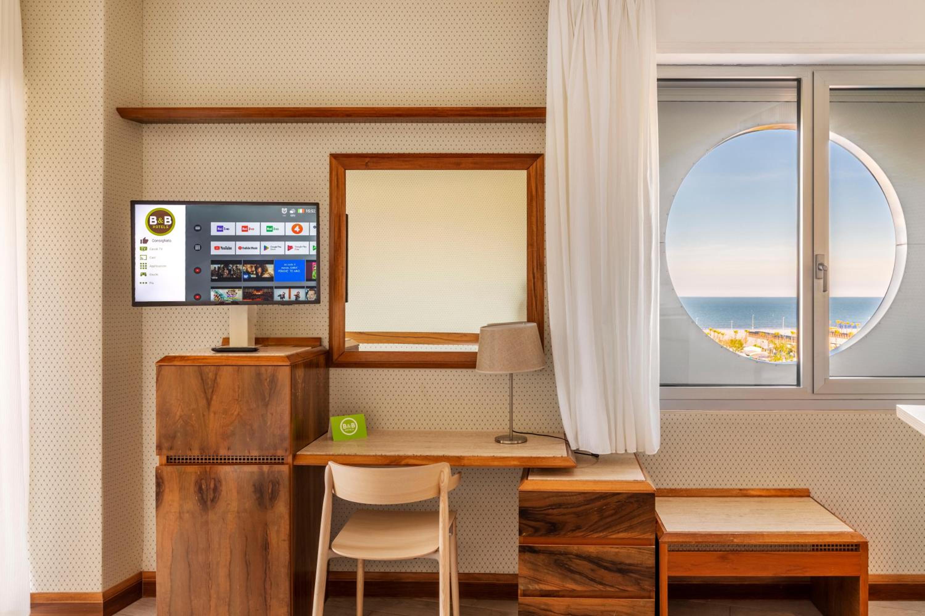 Quadruple Room with Sea View - Photo 2