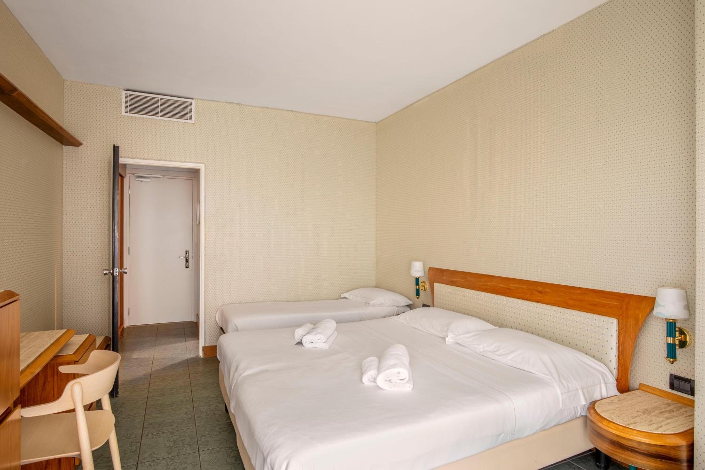 Triple Room - Photo 6