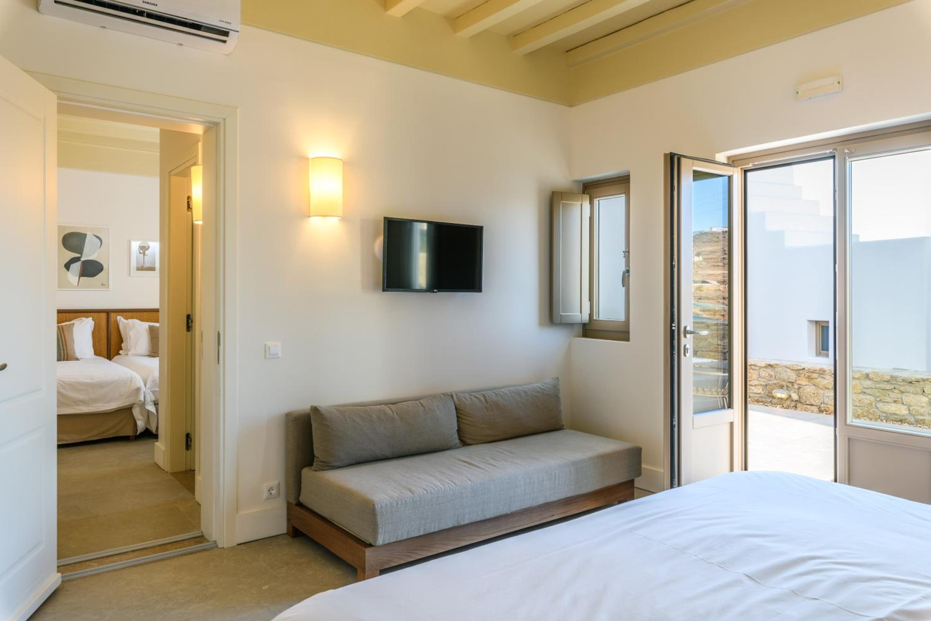Connecting Rooms with Pool View - Photo 3