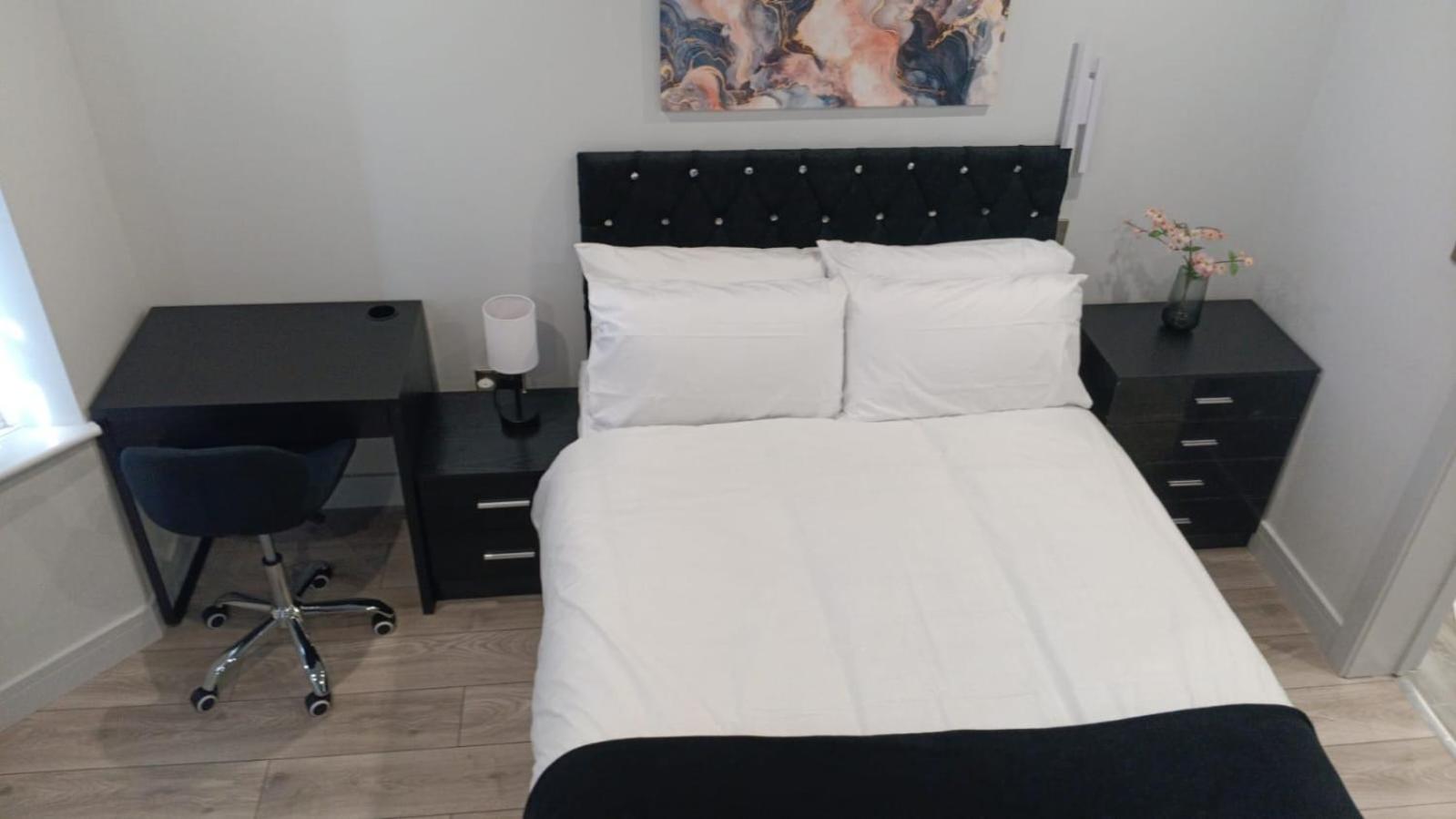 Double Room With Private Bathroom photo 3