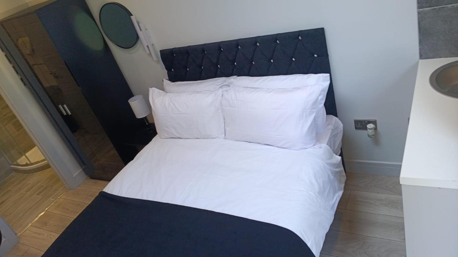 Double Room With Private Bathroom photo 2