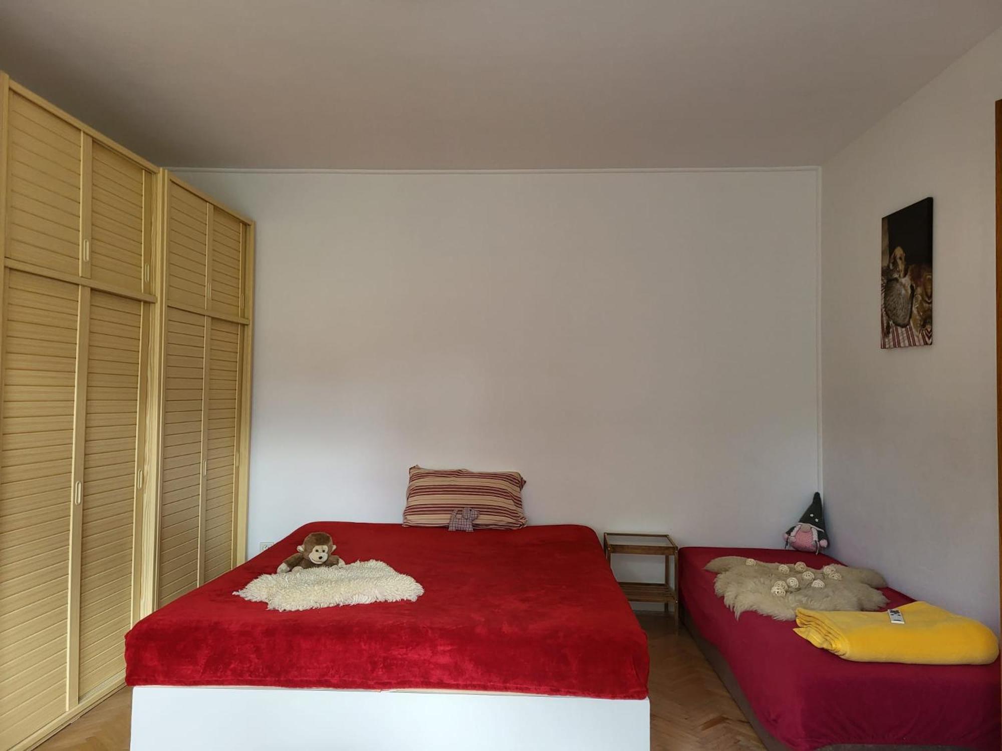 One-Bedroom Apartment photo 1