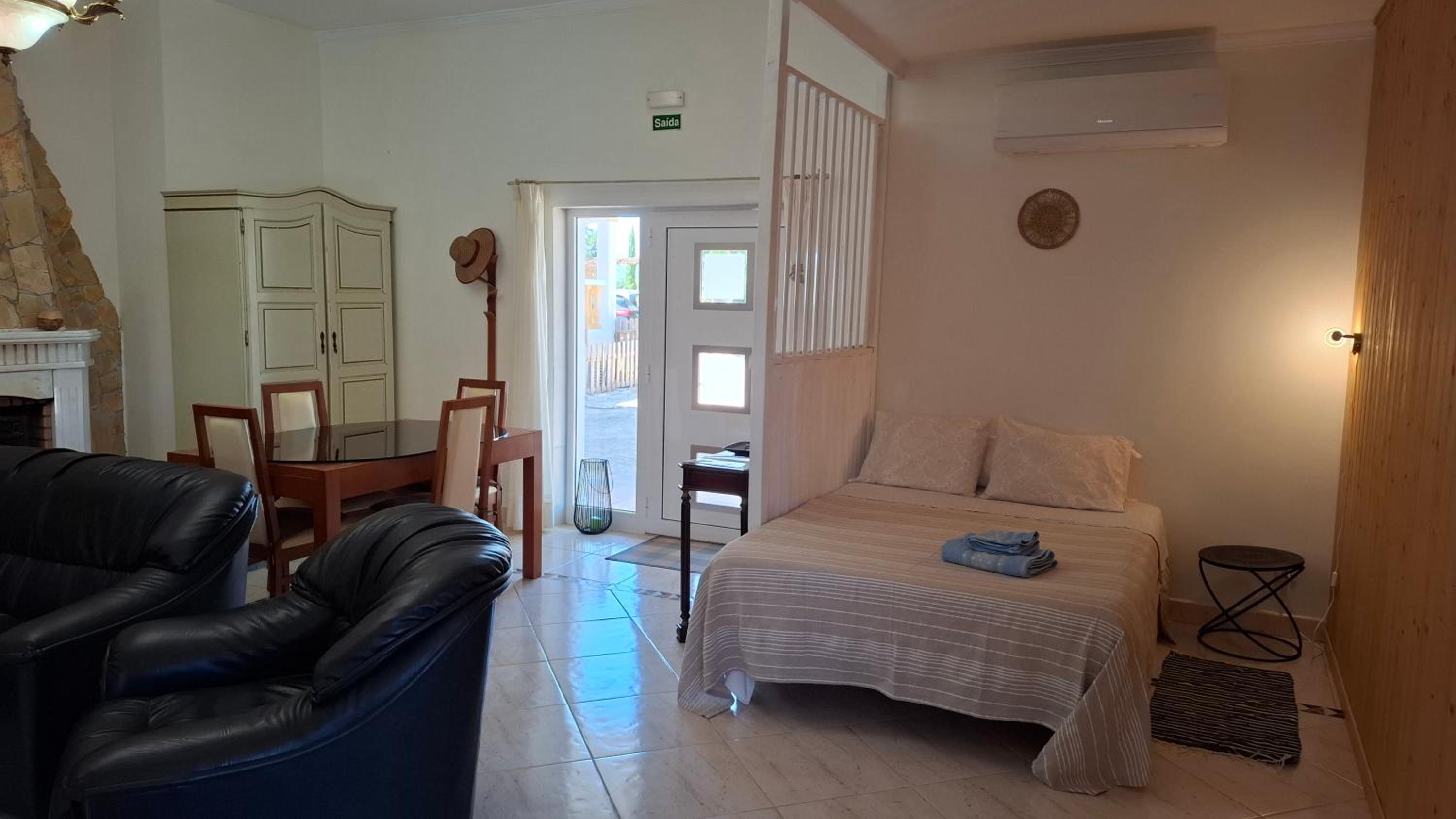 One-Bedroom House photo 1