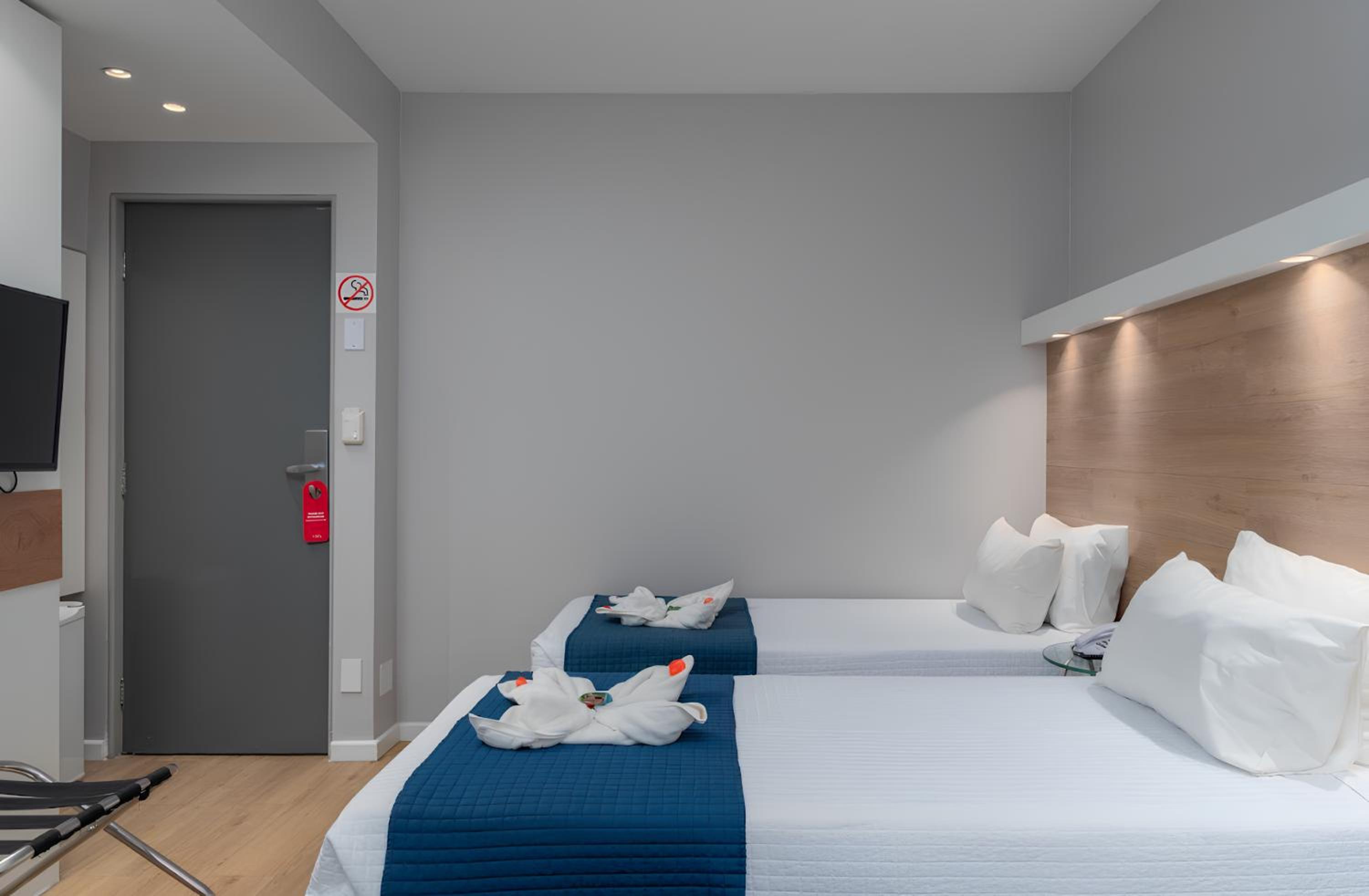 Premium Double Twin (2 single beds) Room without Sea View photo 1