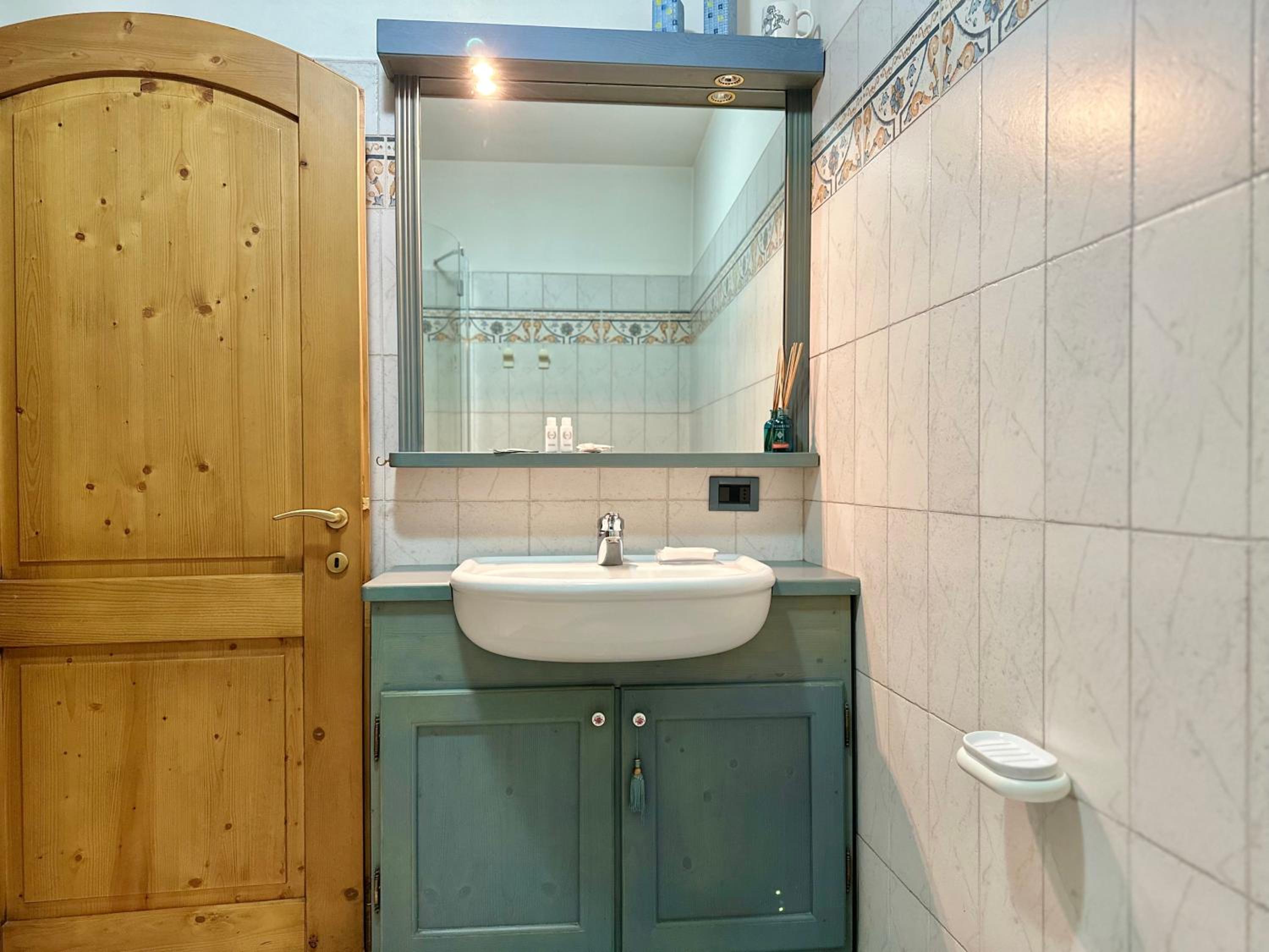 Three-Bedroom Vacation Home  photo 2