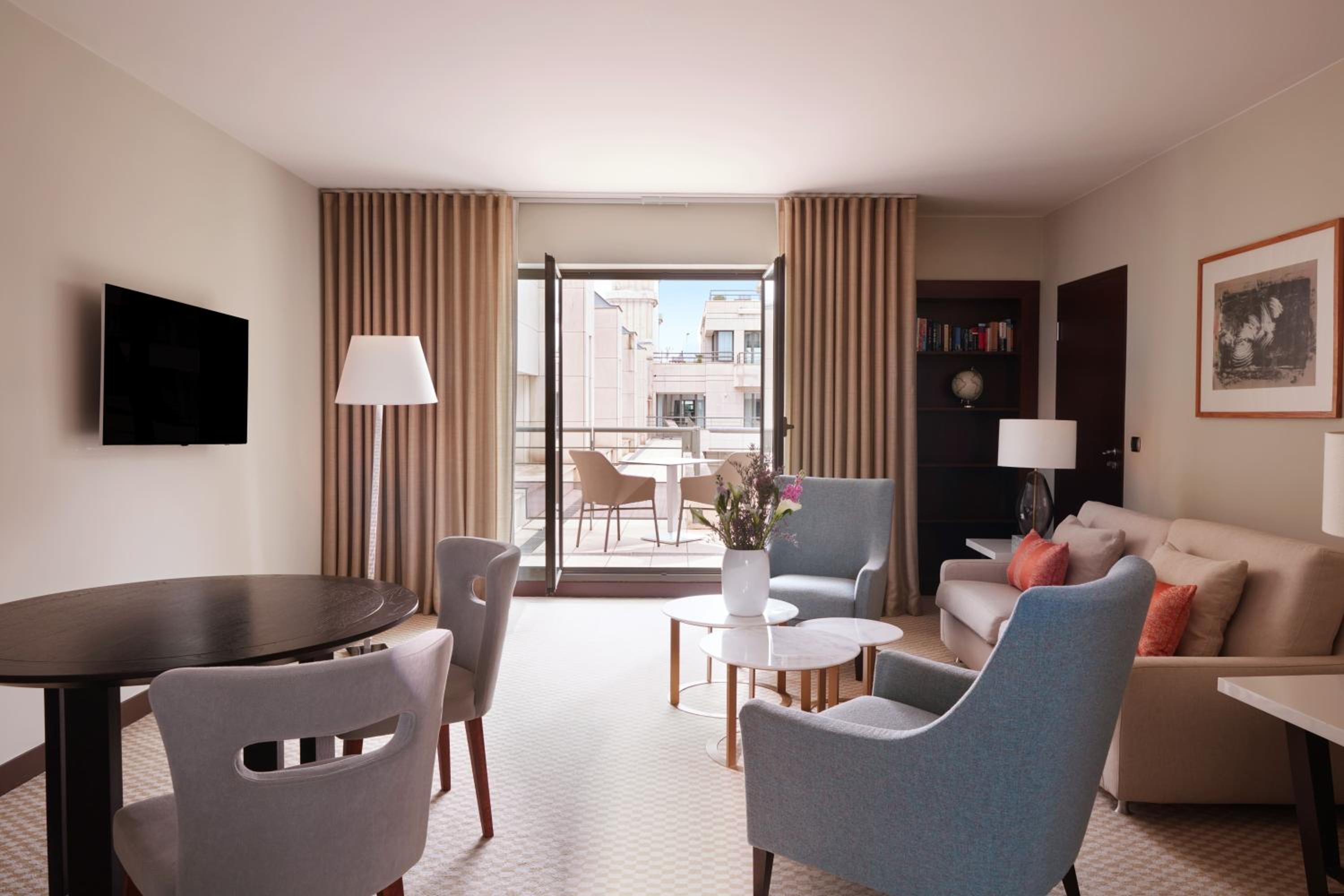 Regency Suite