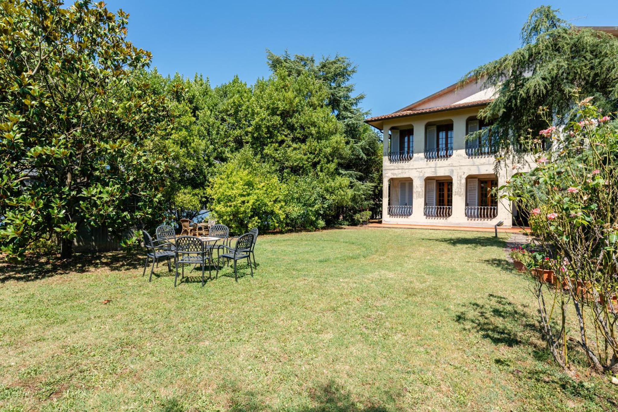 Two-Bedroom Deluxe Apartment with Garden View photo 2