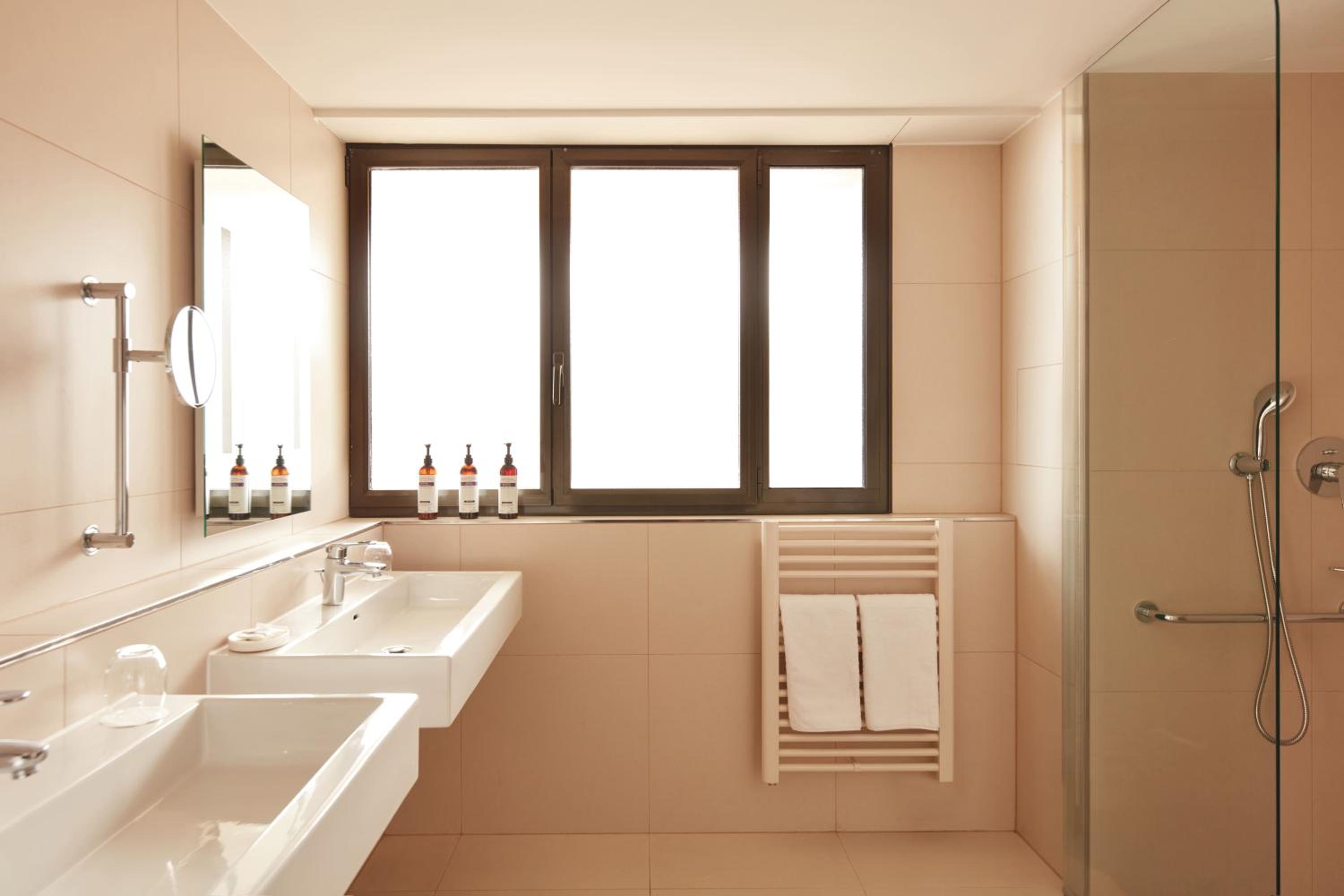 Regency Suite thumbnail 6