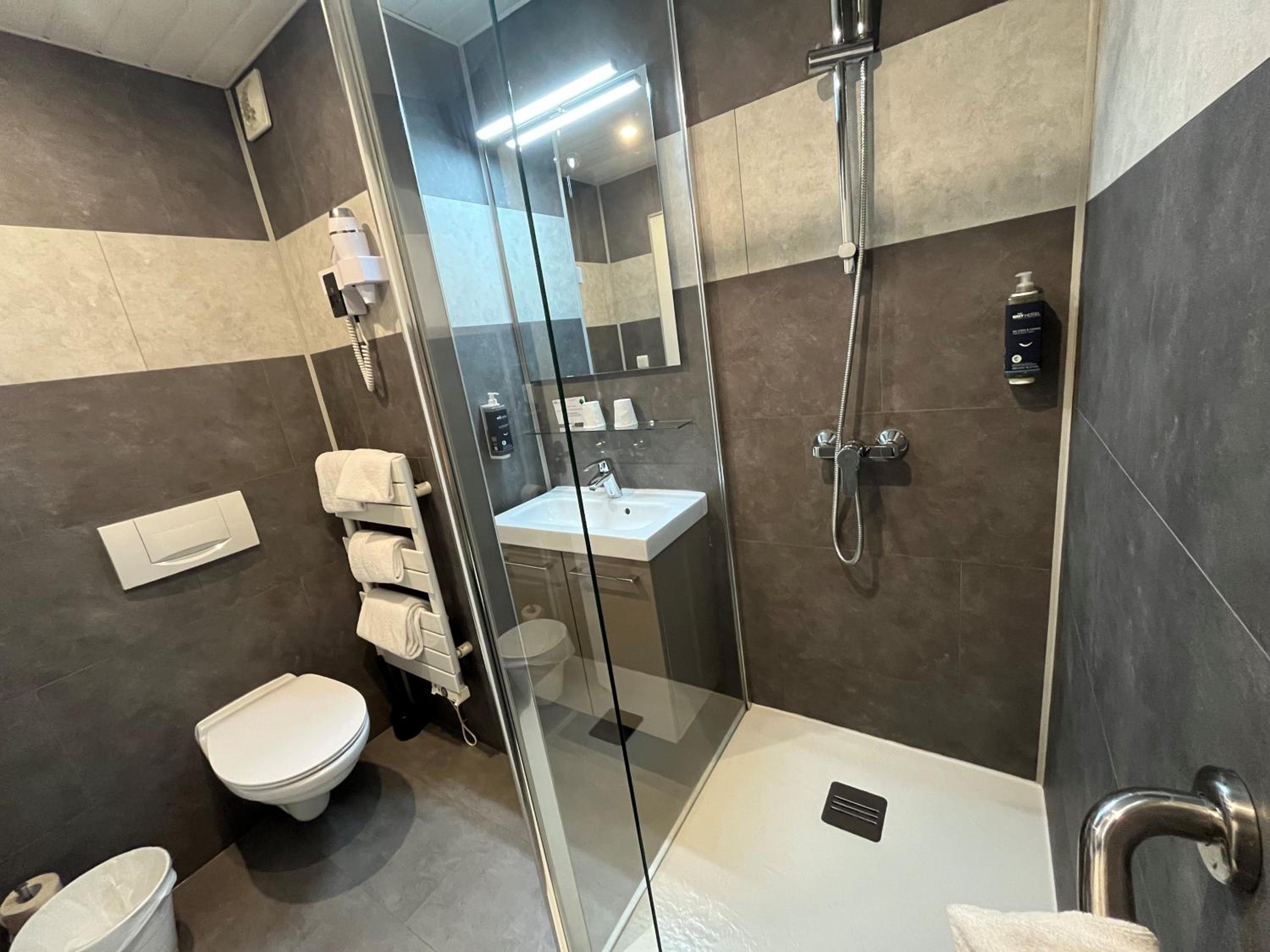 Superior Triple Room photo 3