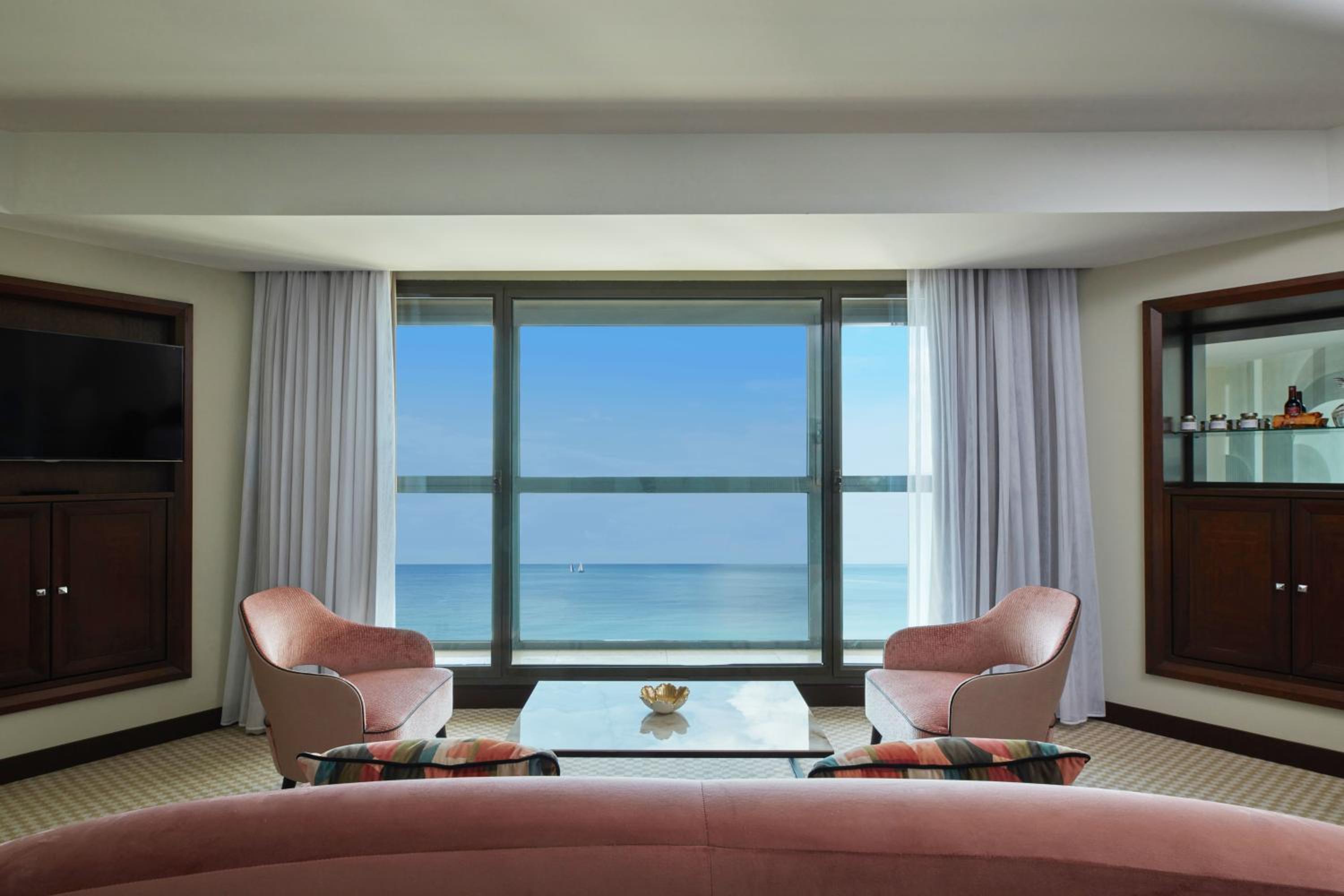 Prestige Suite (Non Smoking) thumbnail 5