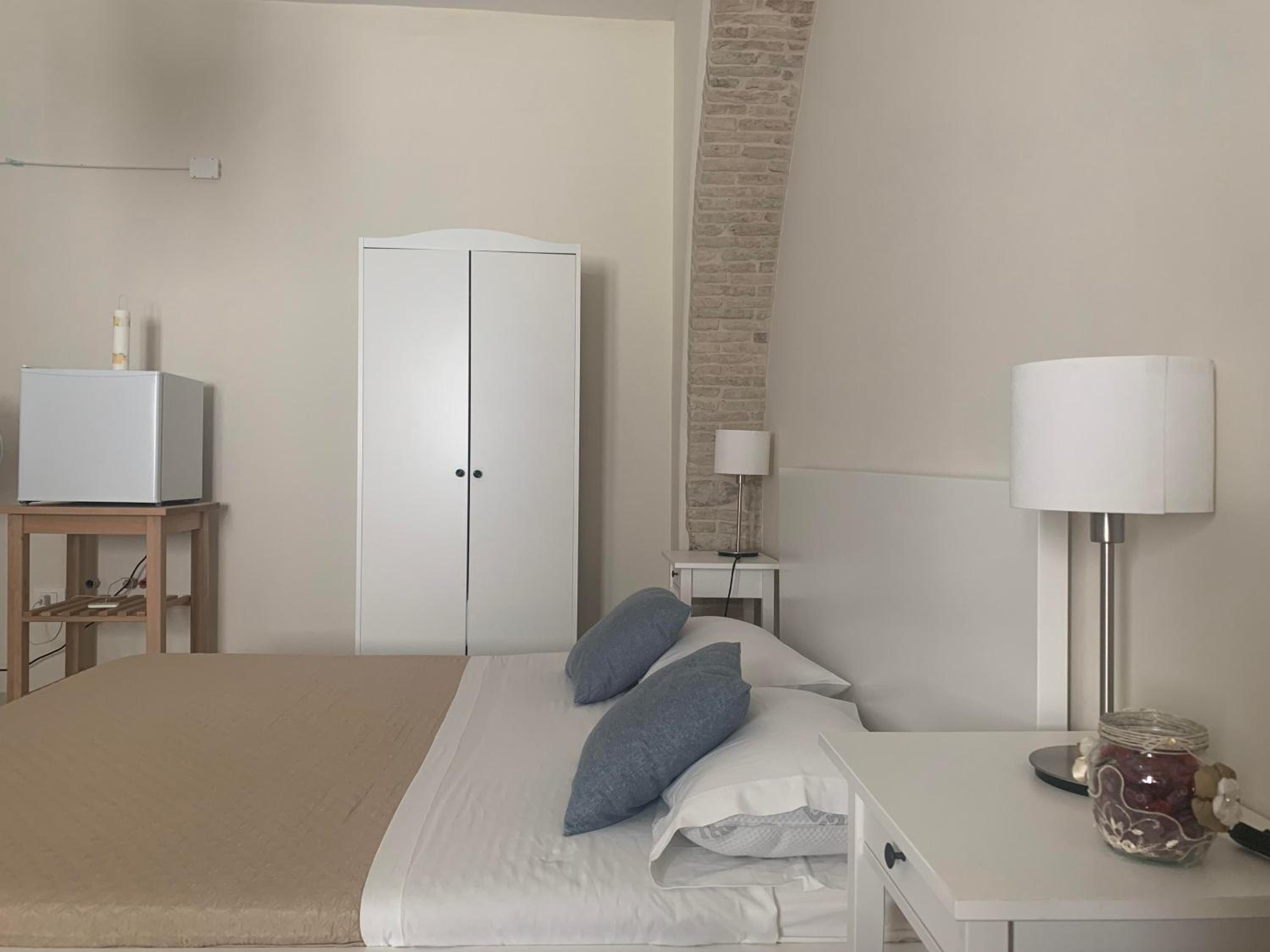 One-Bedroom Apartment - Photo 12