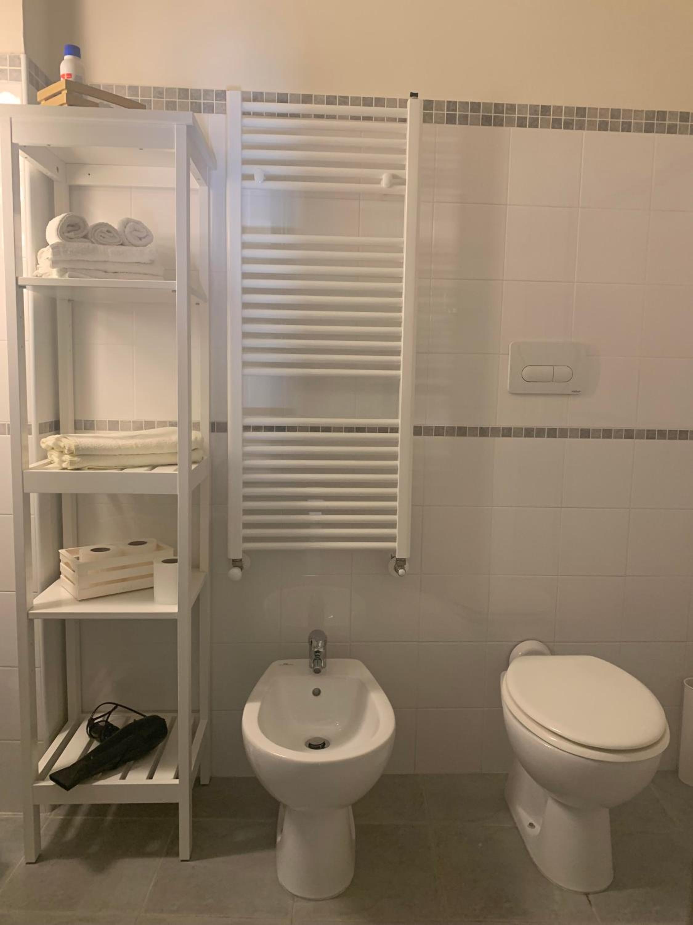 One-Bedroom Apartment - Photo 2