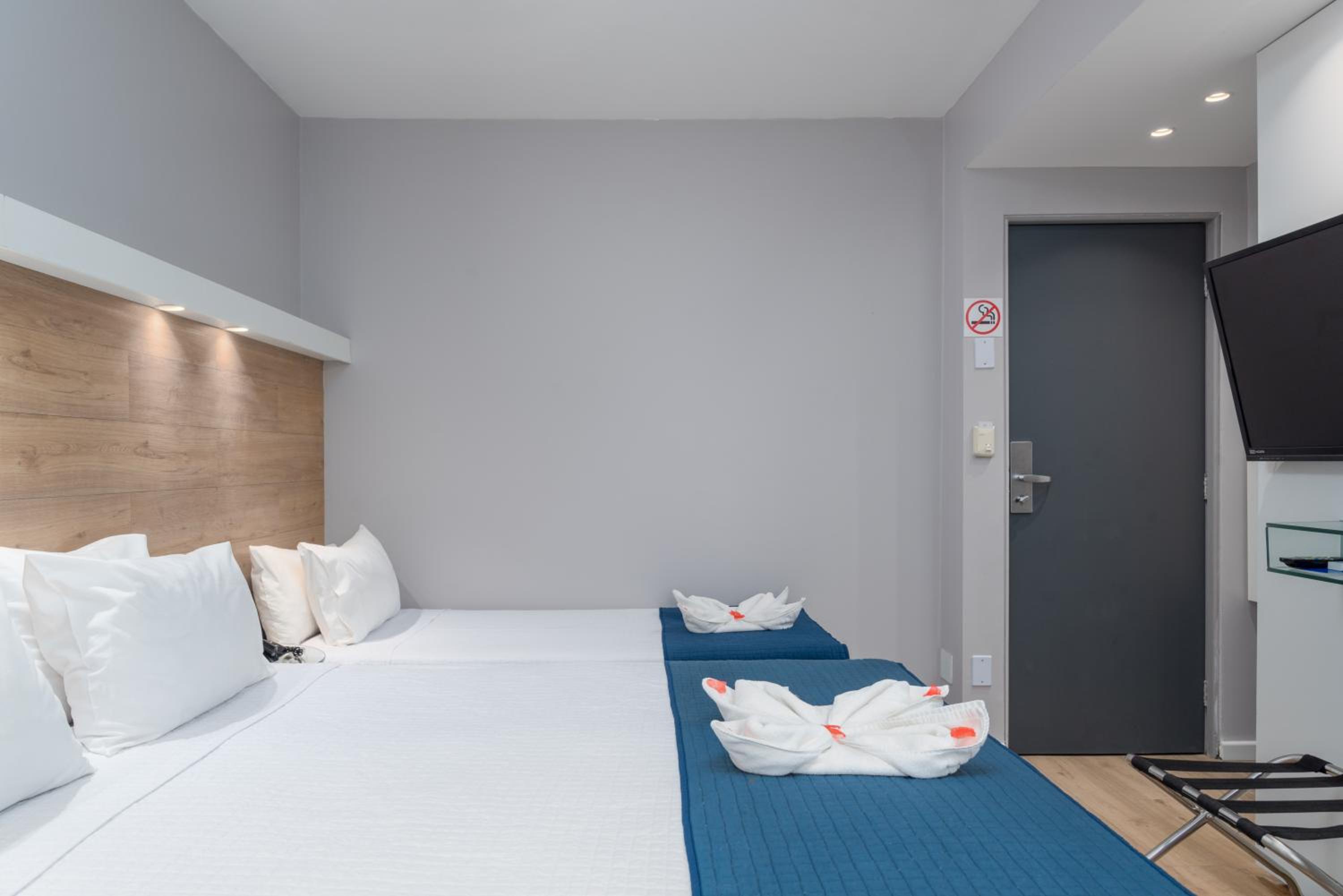 Premium Triple (Double + 1 single beds) Room without Sea View photo 1
