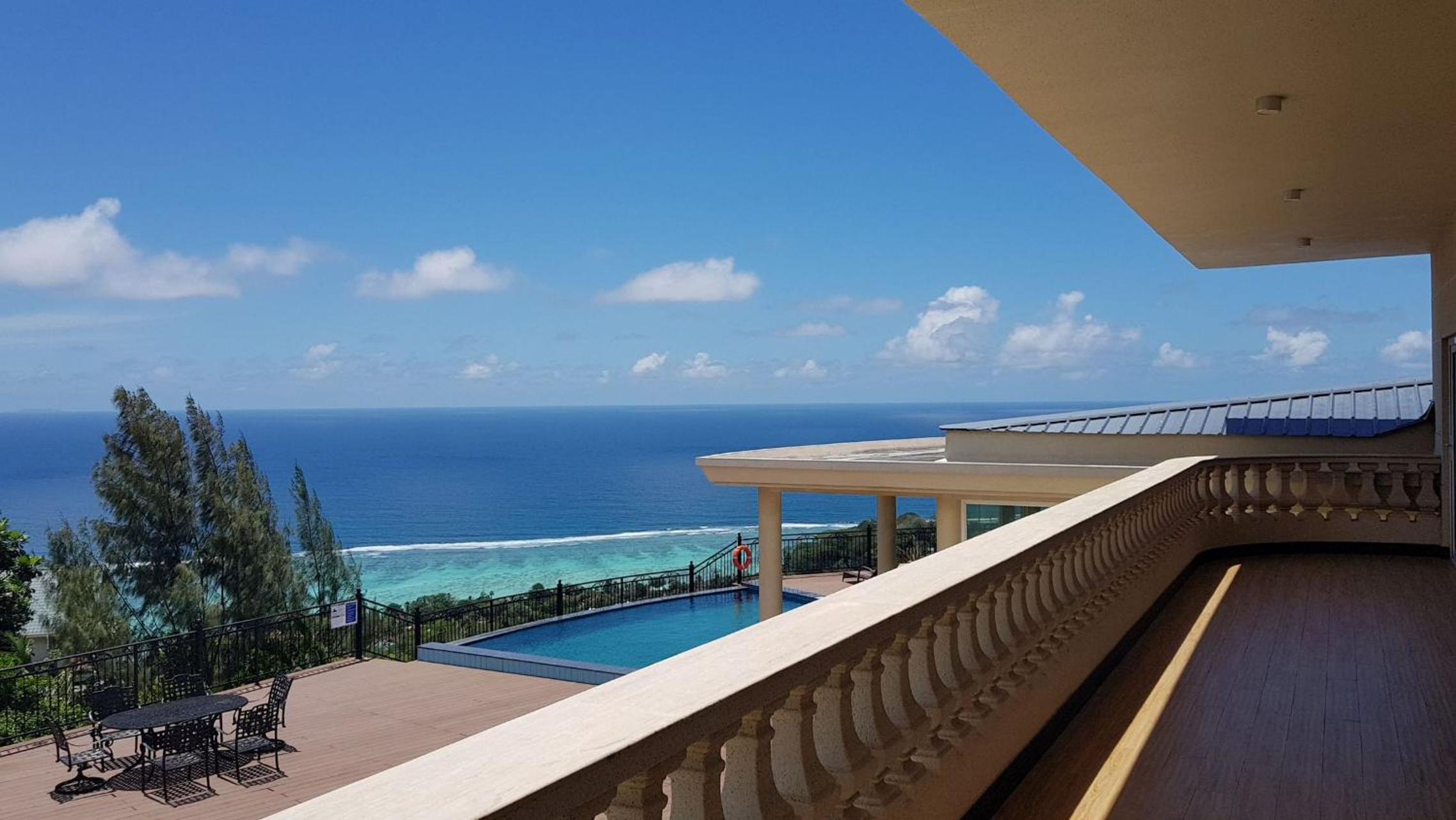Deluxe Suite with Sea View