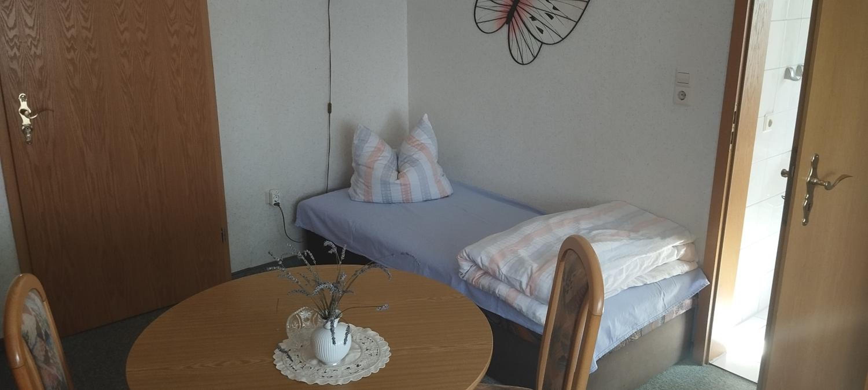 Basic Triple Room with Shared Bathroom photo 1