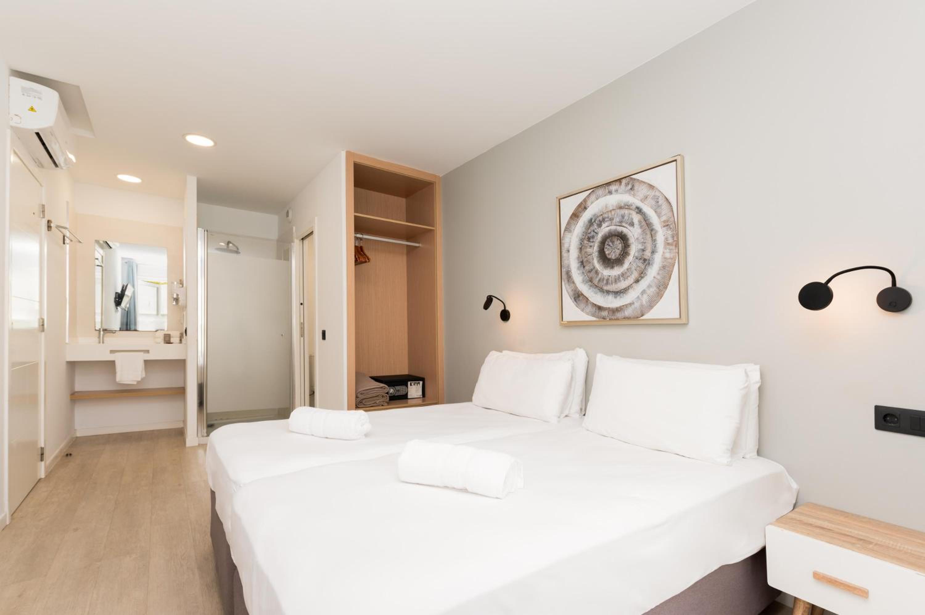One-Bedroom Apartment - Photo 1
