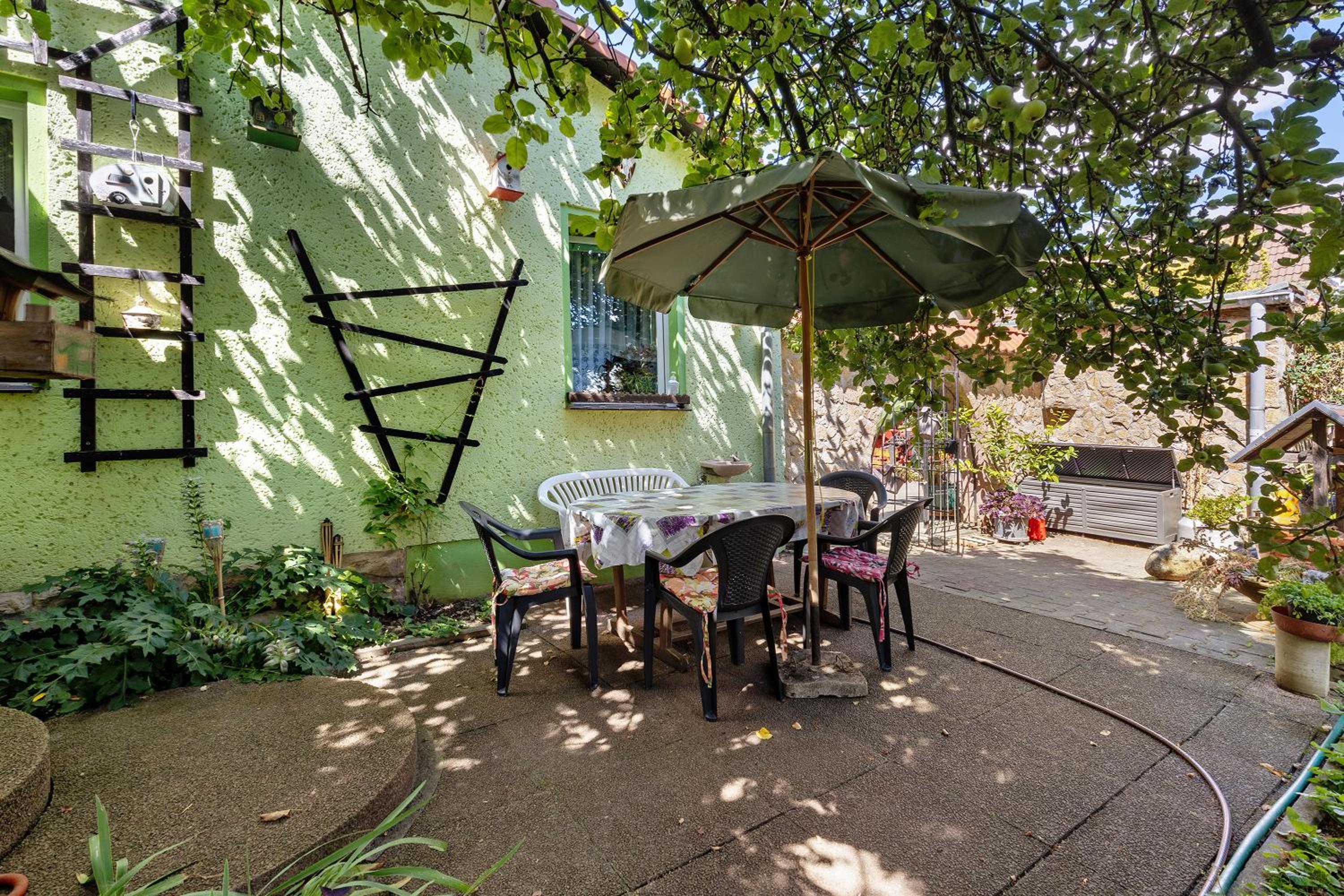 One-Bedroom Apartment with Garden photo 2