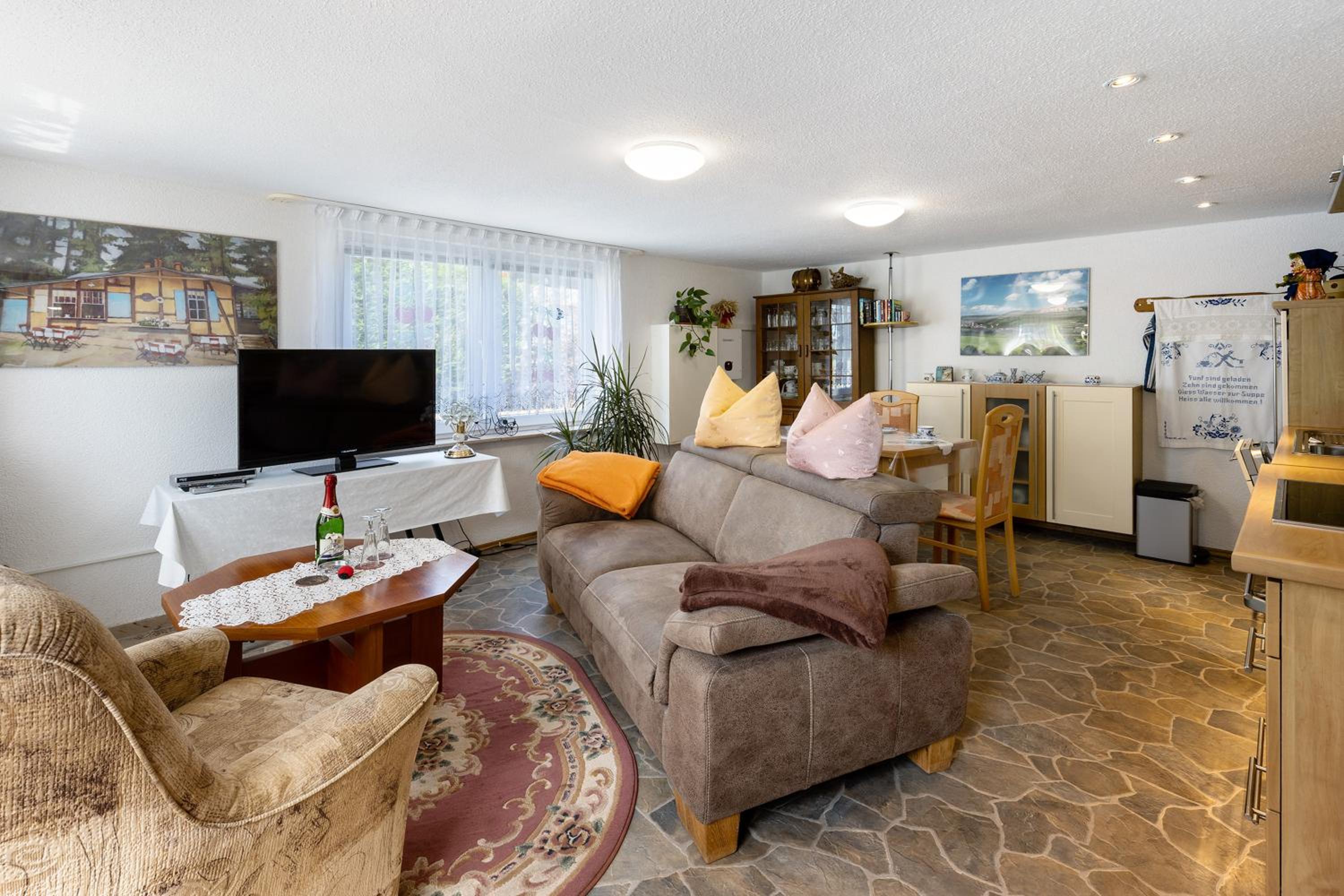 One-Bedroom Apartment with Garden photo 2