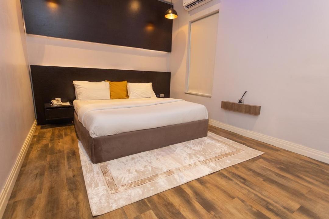 Superior Deluxe Double or Twin Room  photo 2