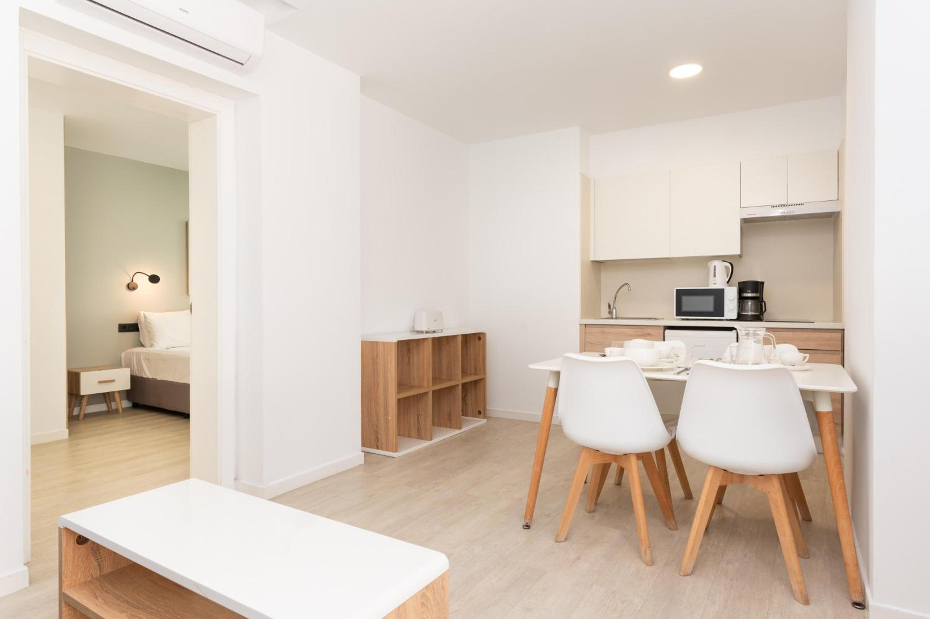 One-Bedroom Apartment - Photo 2