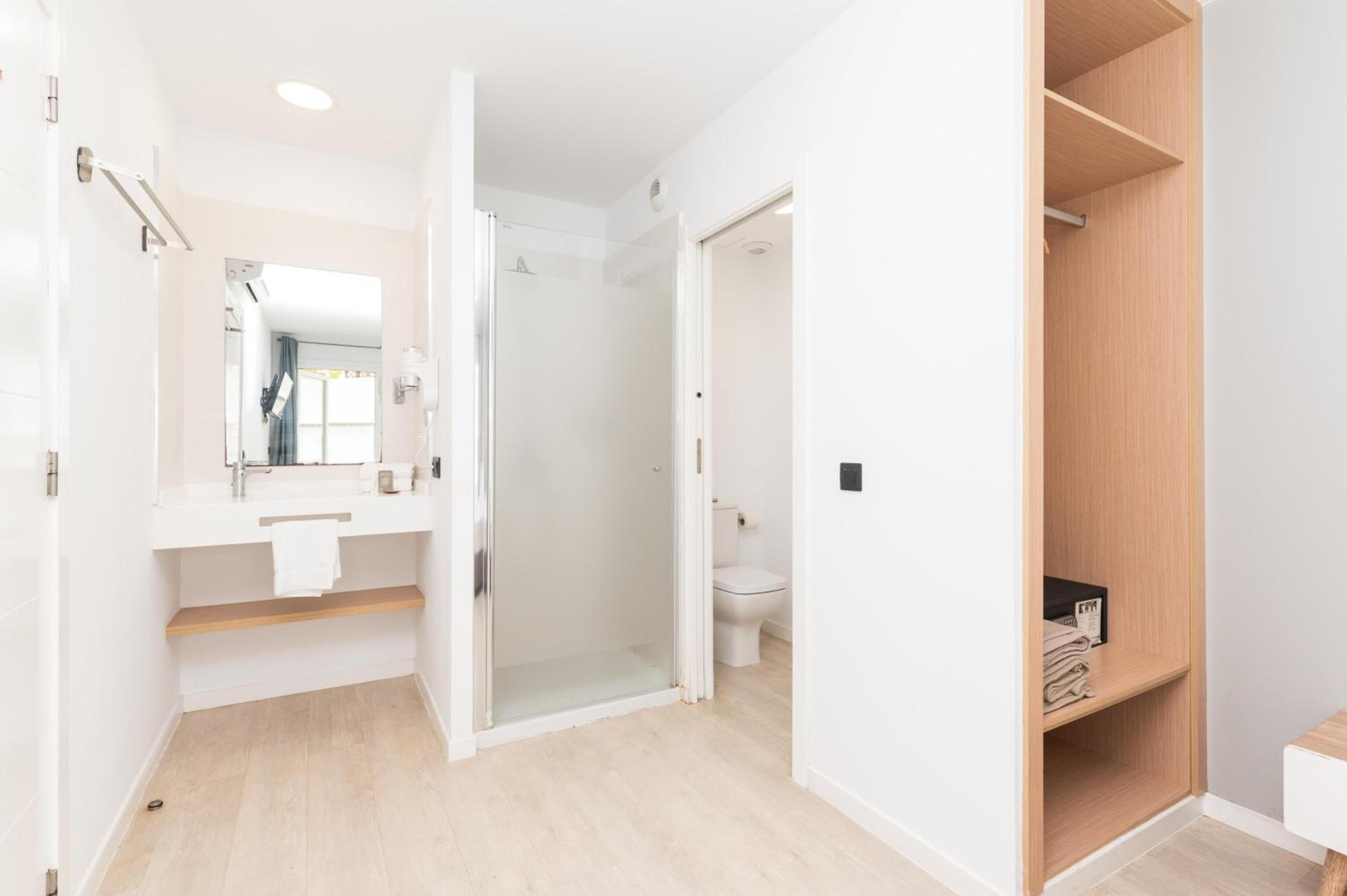 One-Bedroom Apartment - Photo 8