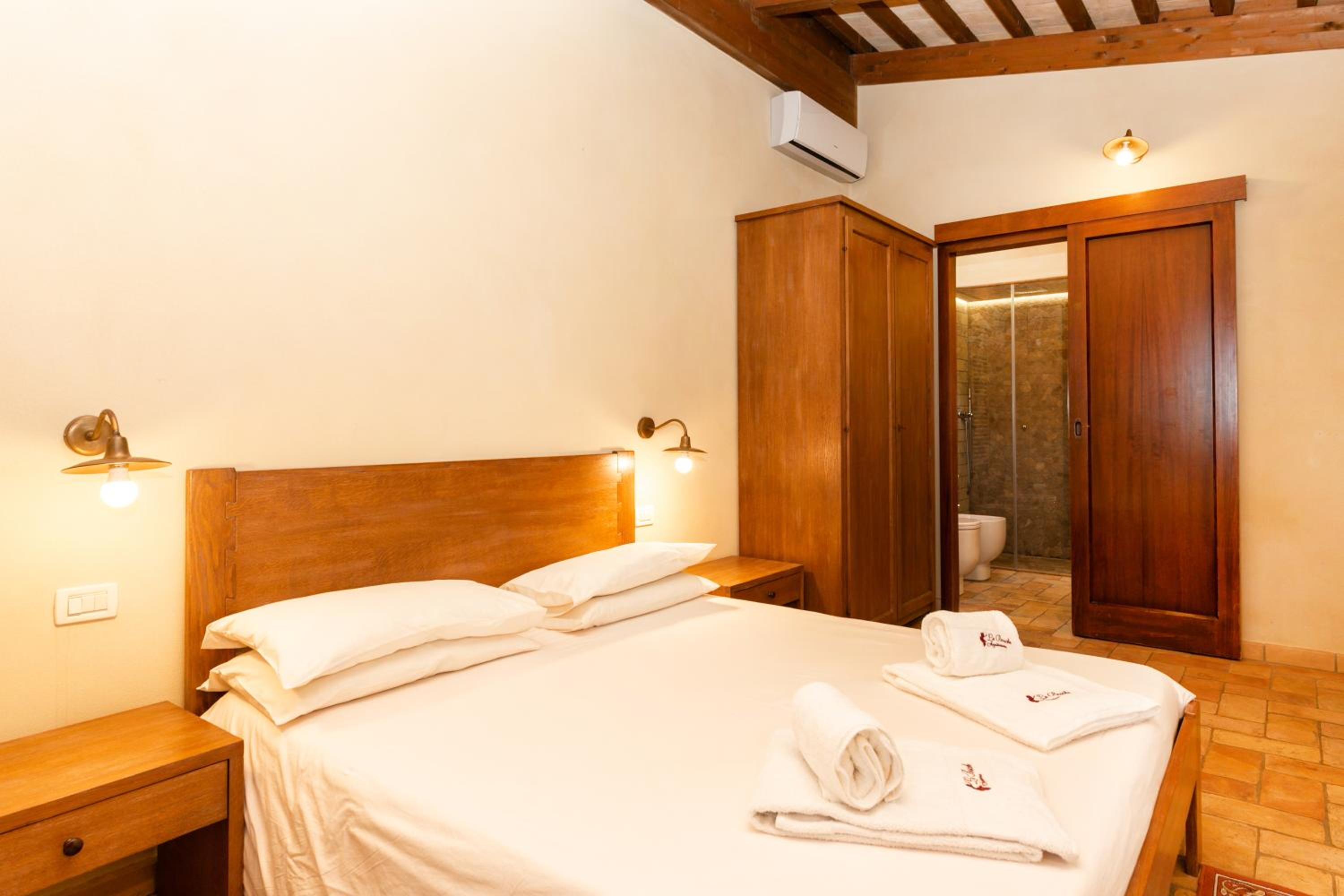 Double Room - Photo 3