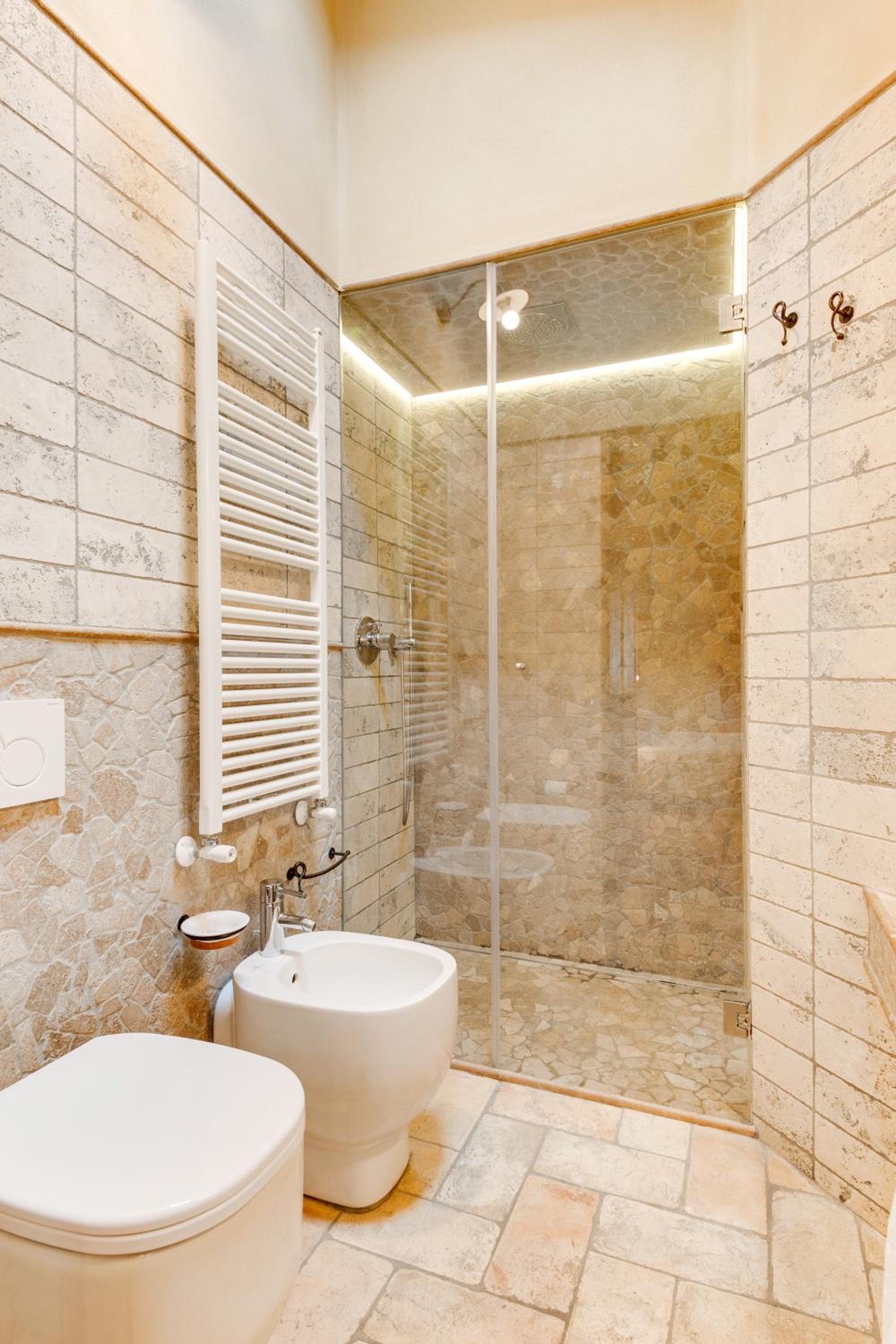 Double Room - Photo 5