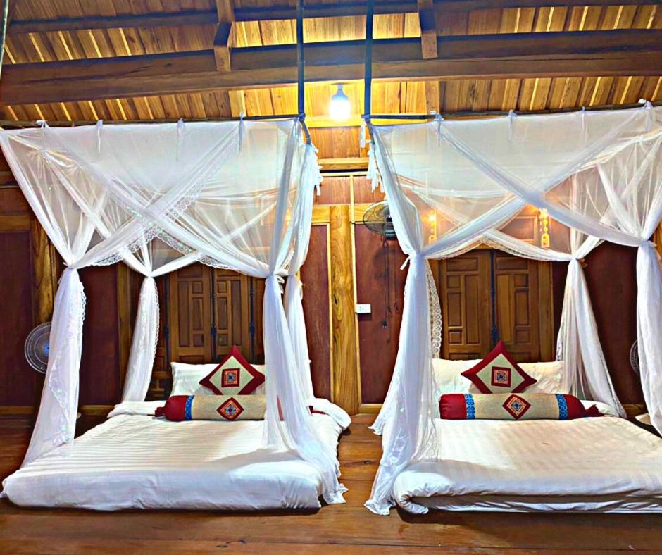 Single Bed in Mixed Dormitory Room