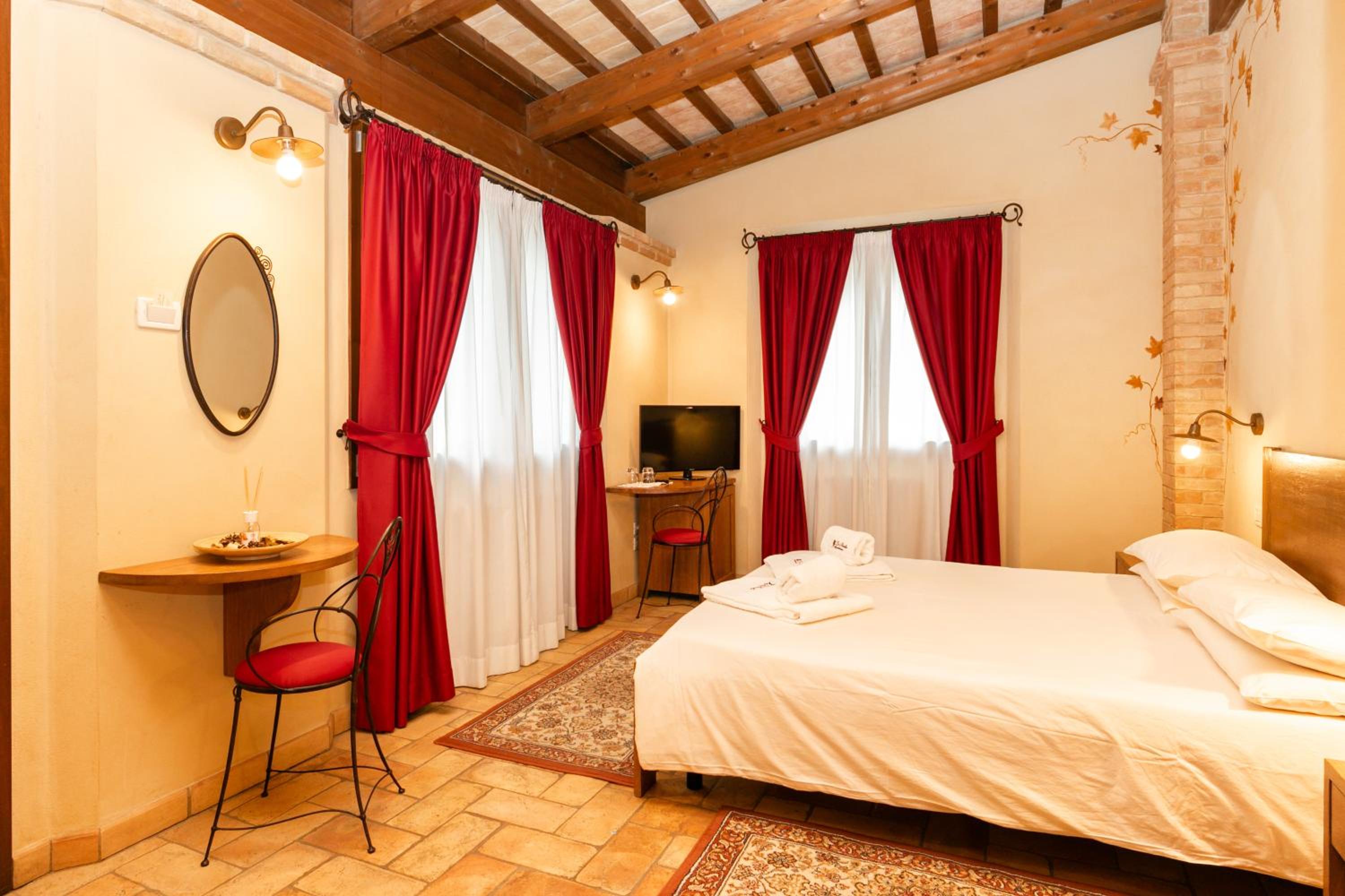 Double Room - Photo 4