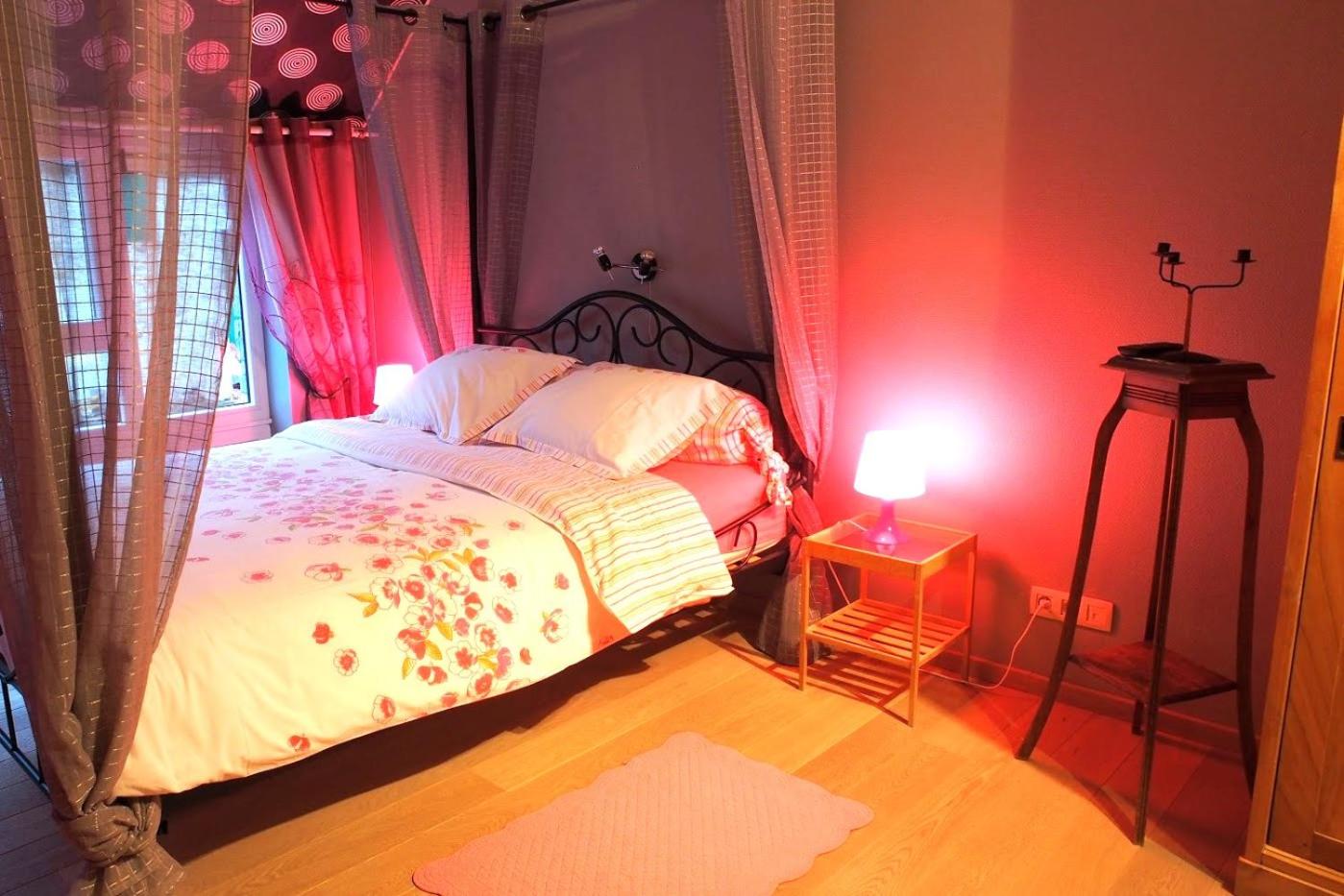 Five-Bedroom House photo 3